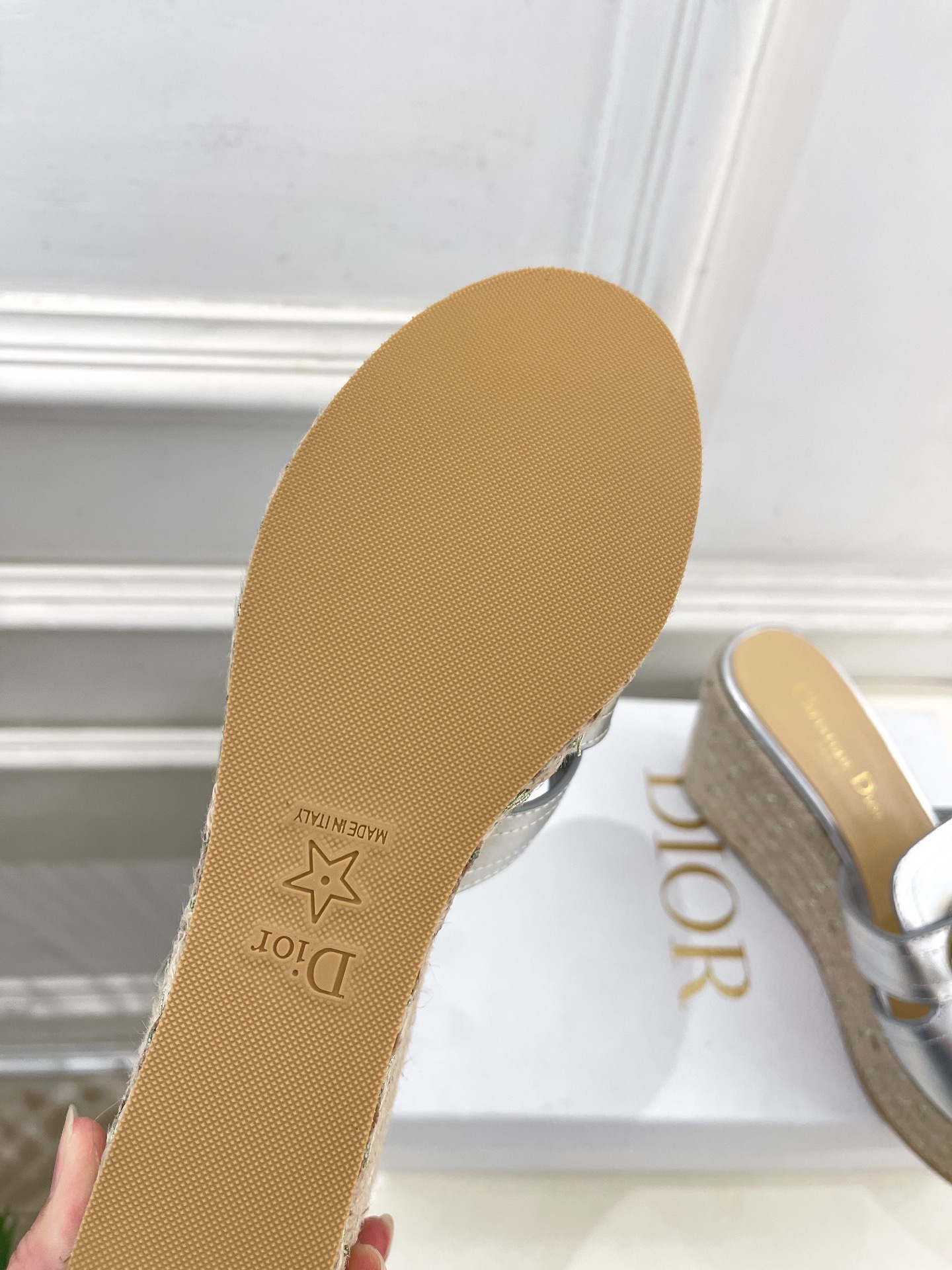 Dior | 迪奥 25 𝐬𝐬 🧡💚2025春夏新品 顶级版本⚠️专柜主打新款 CD扣麻绳坡跟拖鞋 硬货