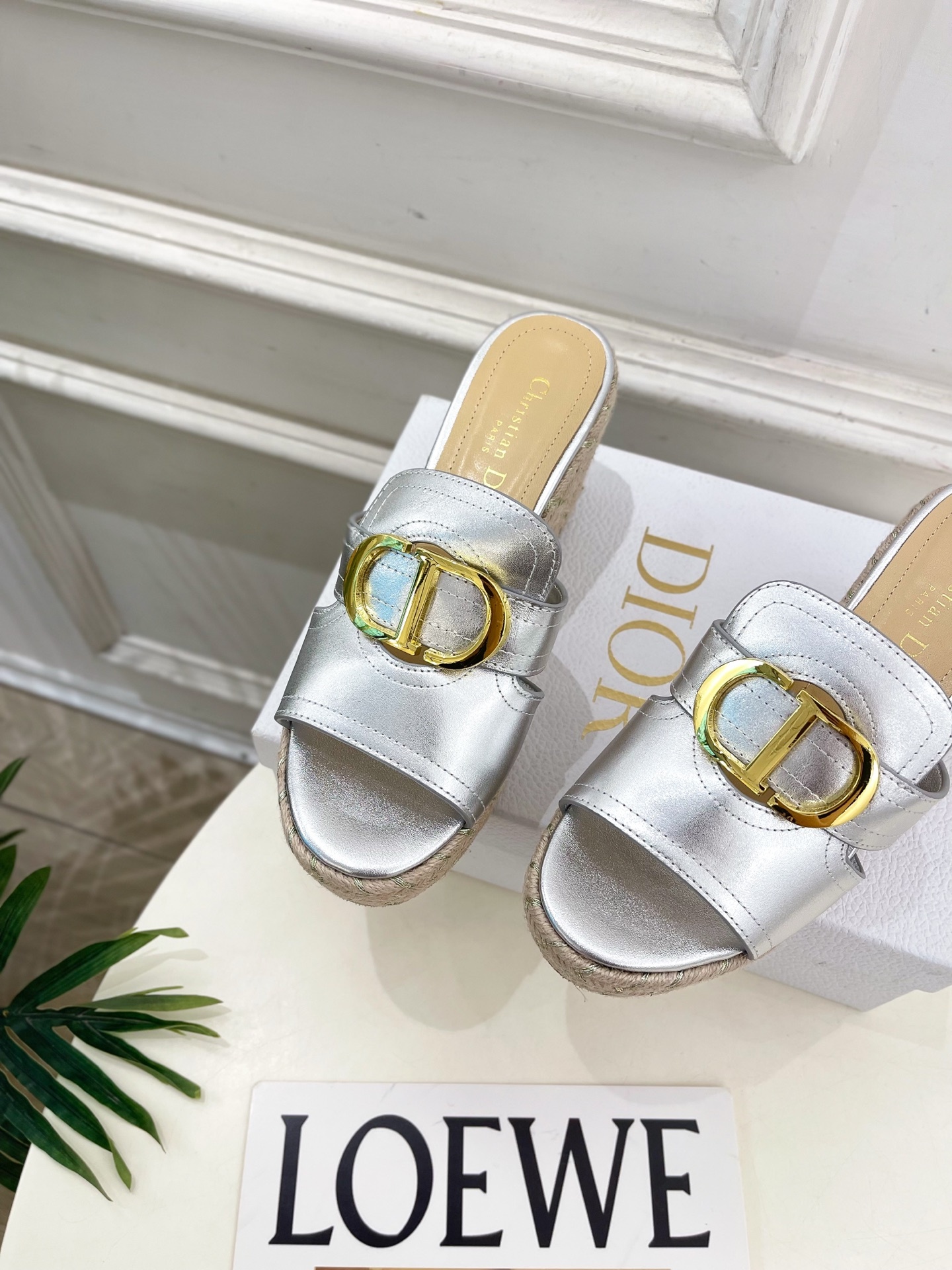Dior | 迪奥 25 𝐬𝐬 🧡💚2025春夏新品 顶级版本⚠️专柜主打新款 CD扣麻绳坡跟拖鞋 硬货