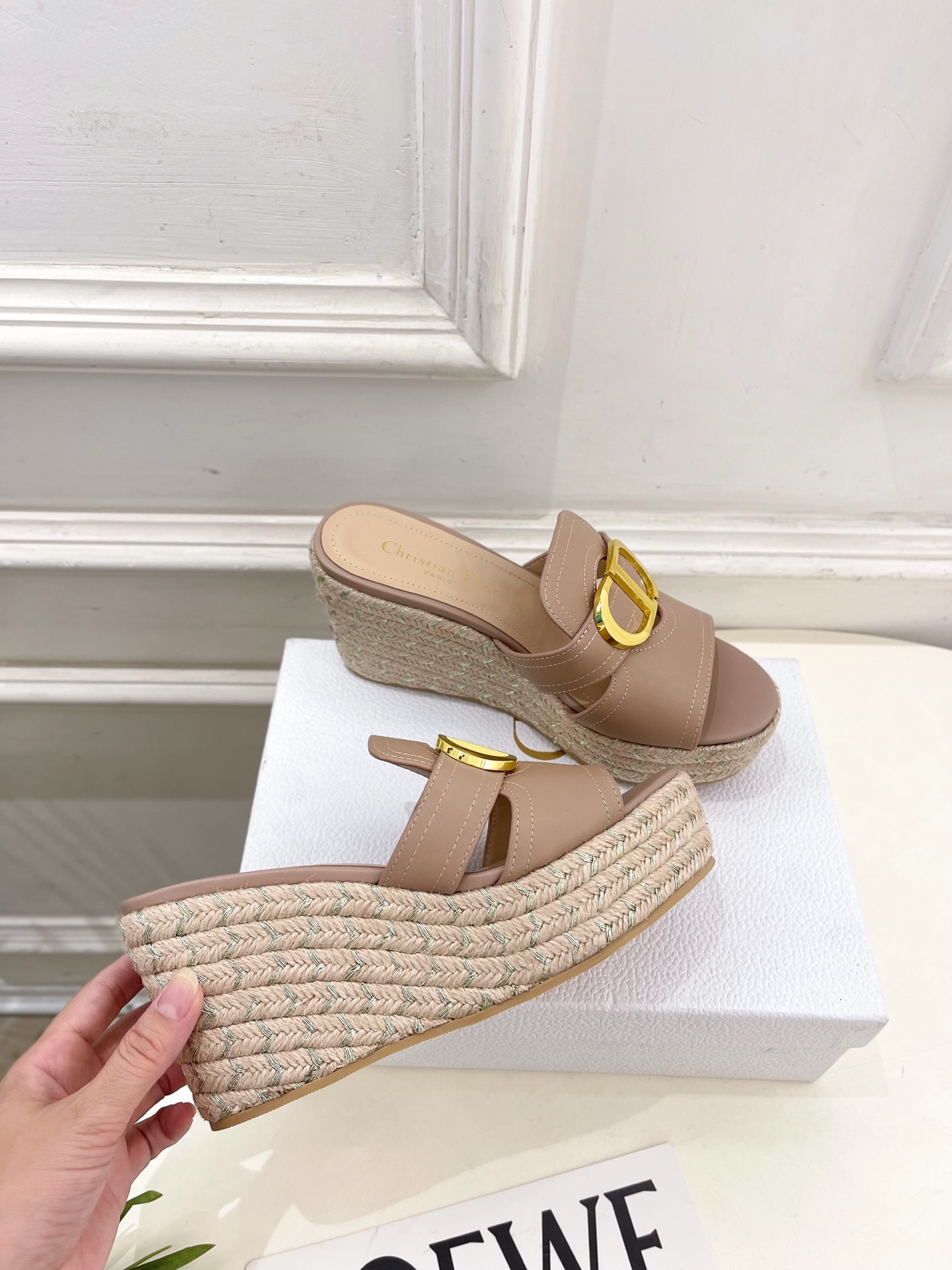 Dior | 迪奥 25 𝐬𝐬 🧡💚2025春夏新品 顶级版本⚠️专柜主打新款 CD扣麻绳坡跟拖鞋 硬货