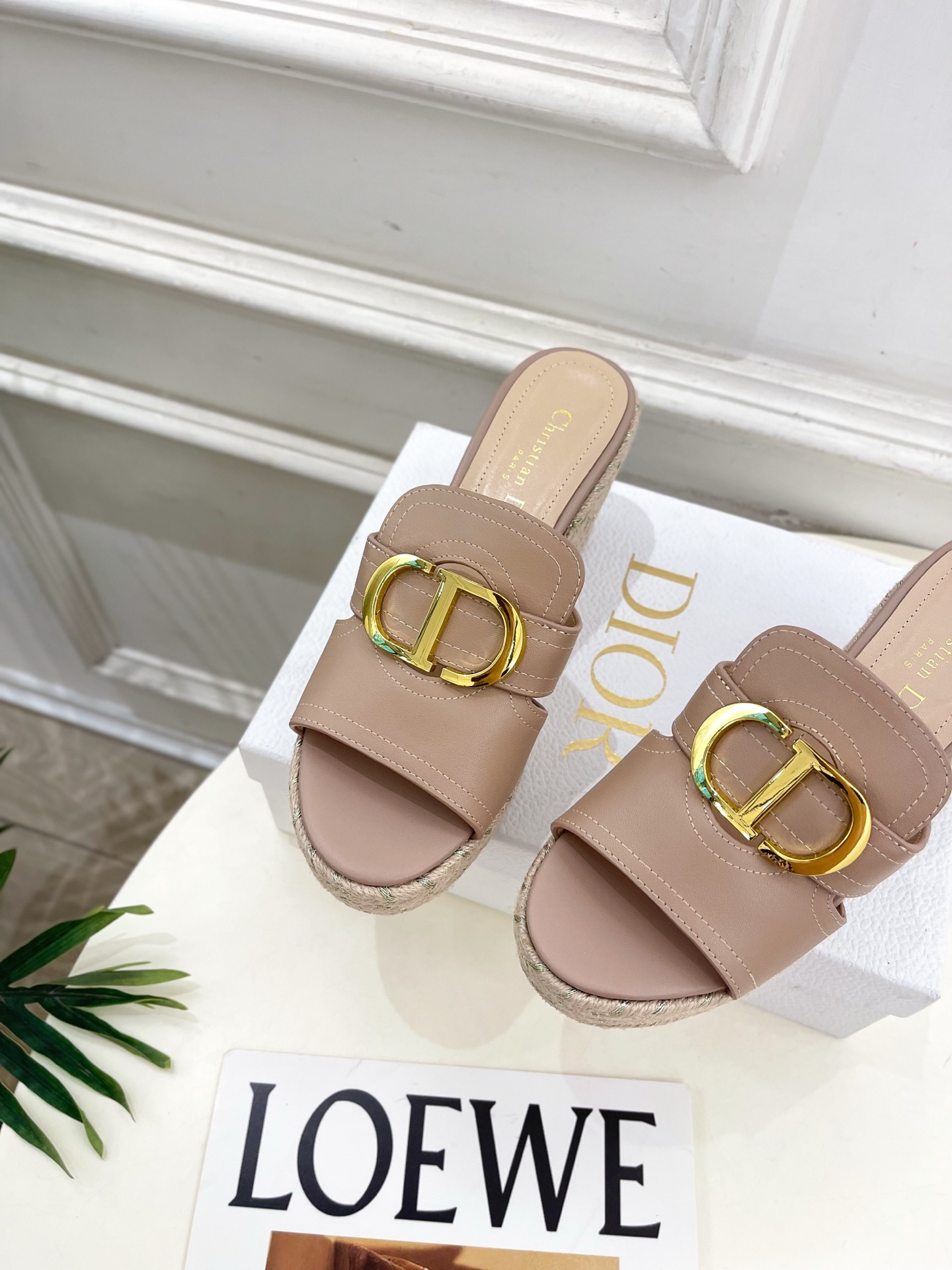 Dior | 迪奥 25 𝐬𝐬 🧡💚2025春夏新品 顶级版本⚠️专柜主打新款 CD扣麻绳坡跟拖鞋 硬货