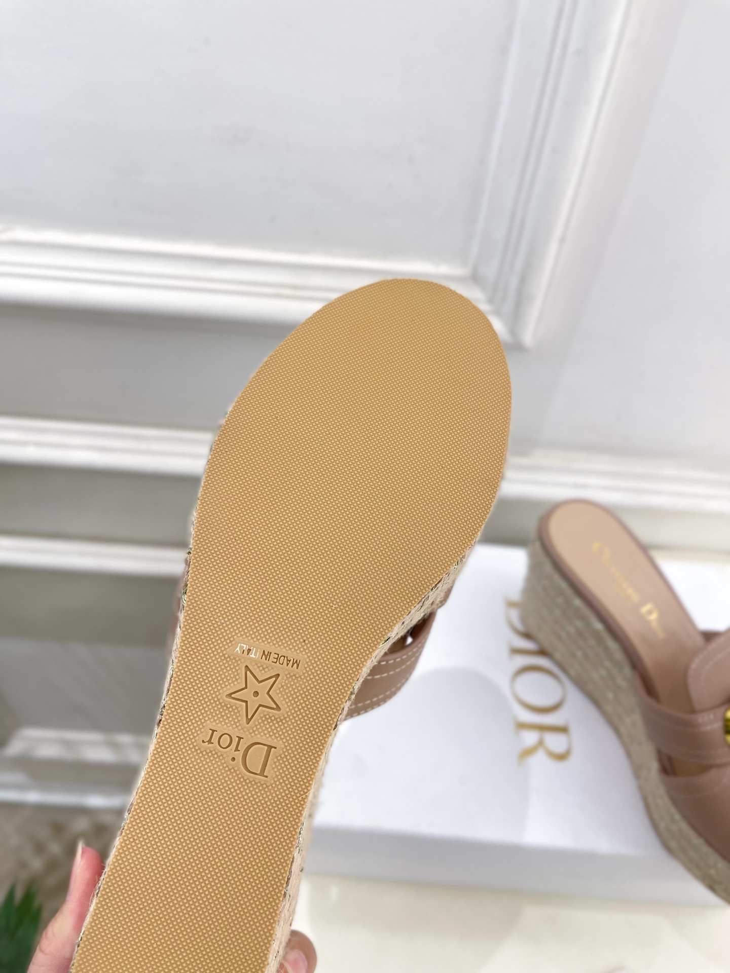 Dior | 迪奥 25 𝐬𝐬 🧡💚2025春夏新品 顶级版本⚠️专柜主打新款 CD扣麻绳坡跟拖鞋 硬货