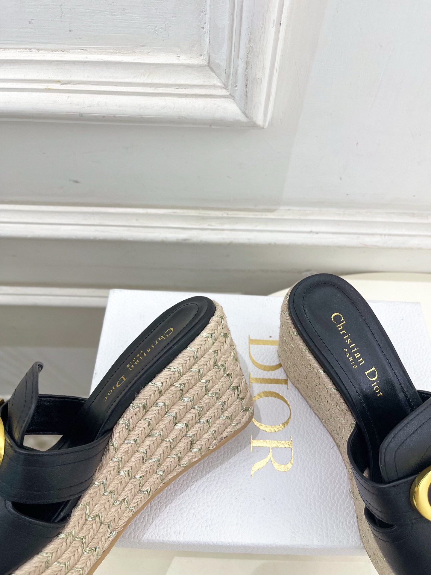 Dior | 迪奥 25 𝐬𝐬 🧡💚2025春夏新品 顶级版本⚠️专柜主打新款 CD扣麻绳坡跟拖鞋 硬货