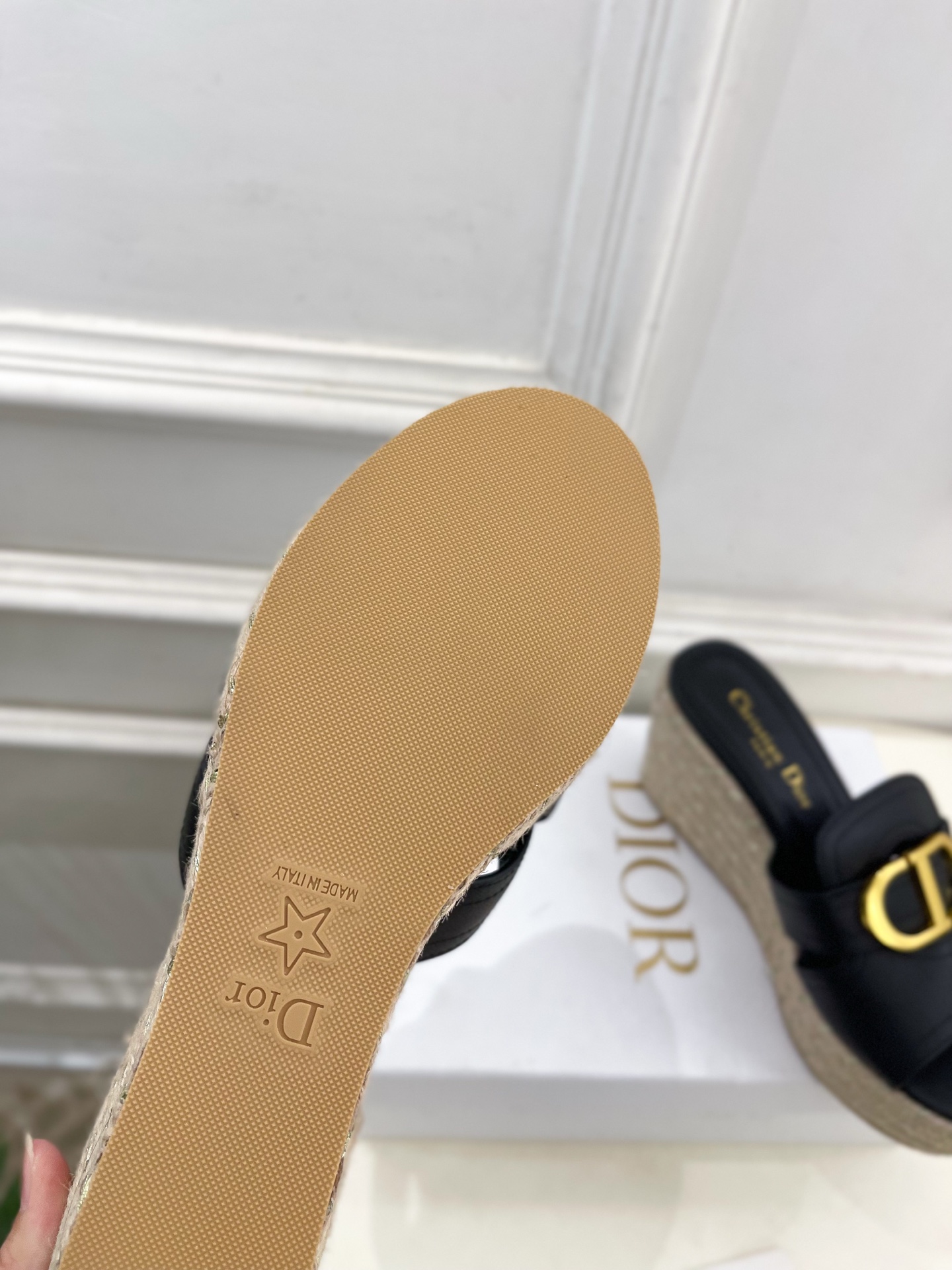 Dior | 迪奥 25 𝐬𝐬 🧡💚2025春夏新品 顶级版本⚠️专柜主打新款 CD扣麻绳坡跟拖鞋 硬货