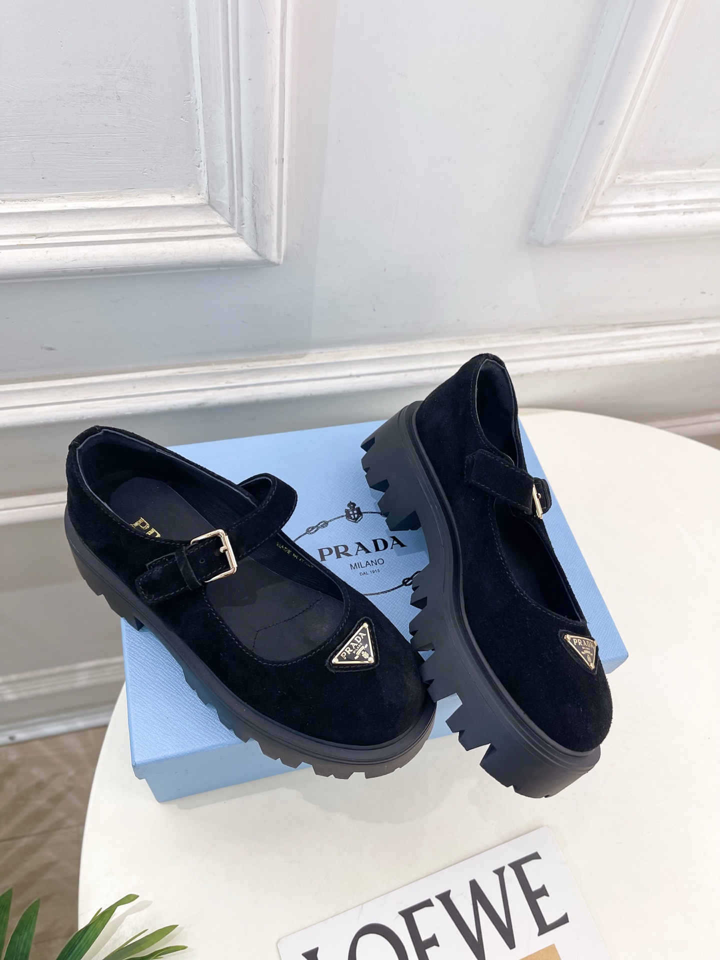 PRADA 普拉达 25𝐬𝐬 🌈2025秋冬新品 专柜走秀款 经典三角标厚底玛丽珍鞋系列〰◽鞋面：原版高