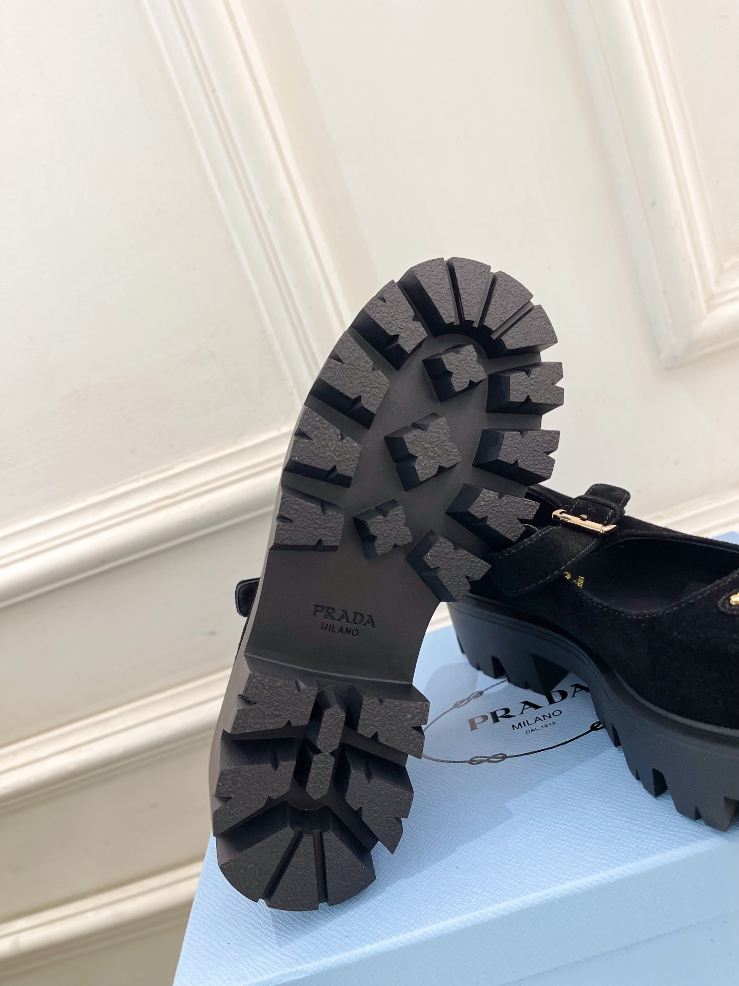 PRADA 普拉达 25𝐬𝐬 🌈2025秋冬新品 专柜走秀款 经典三角标厚底玛丽珍鞋系列〰◽鞋面：原版高