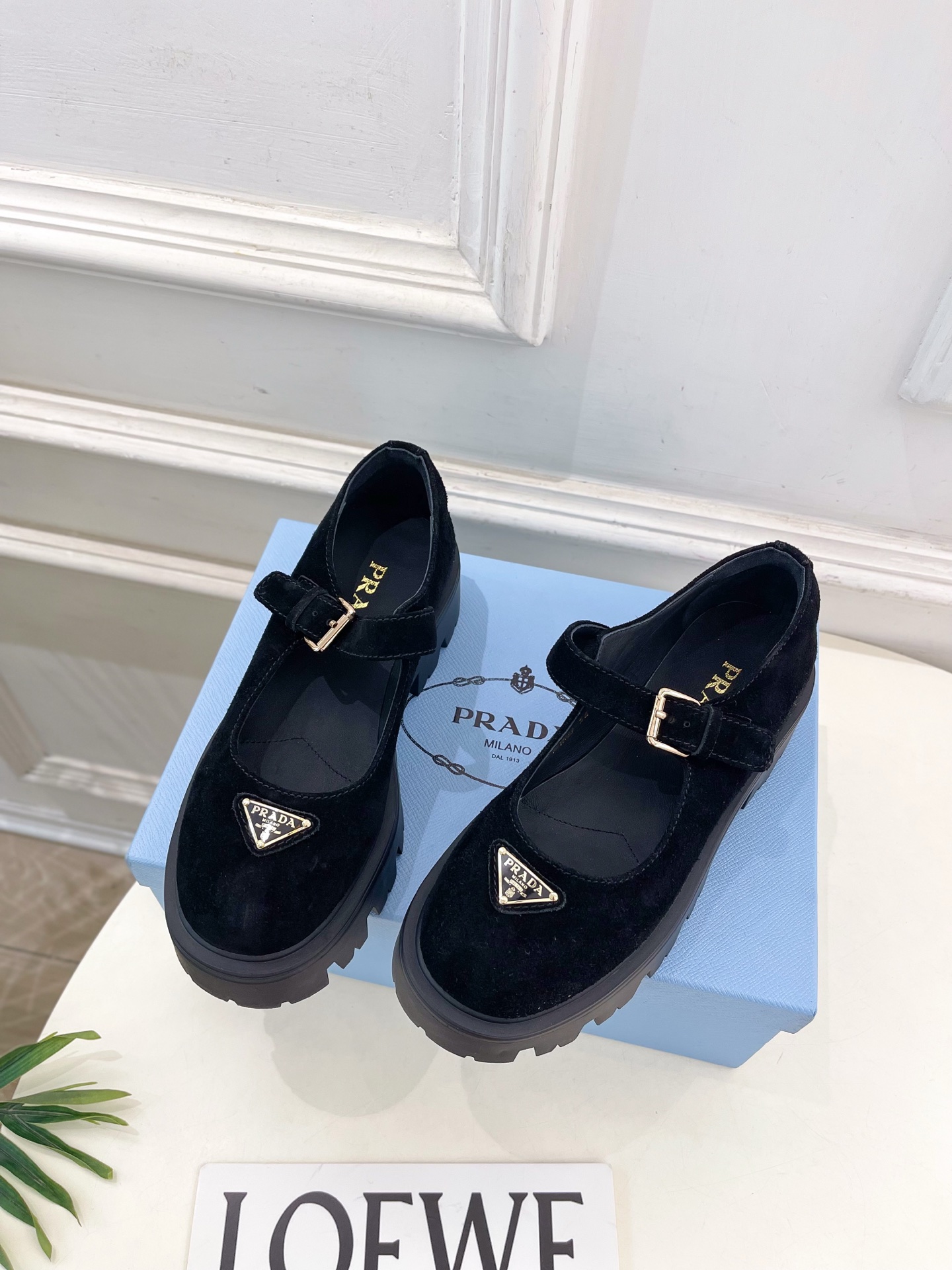 PRADA 普拉达 25𝐬𝐬 🌈2025秋冬新品 专柜走秀款 经典三角标厚底玛丽珍鞋系列〰◽鞋面：原版高