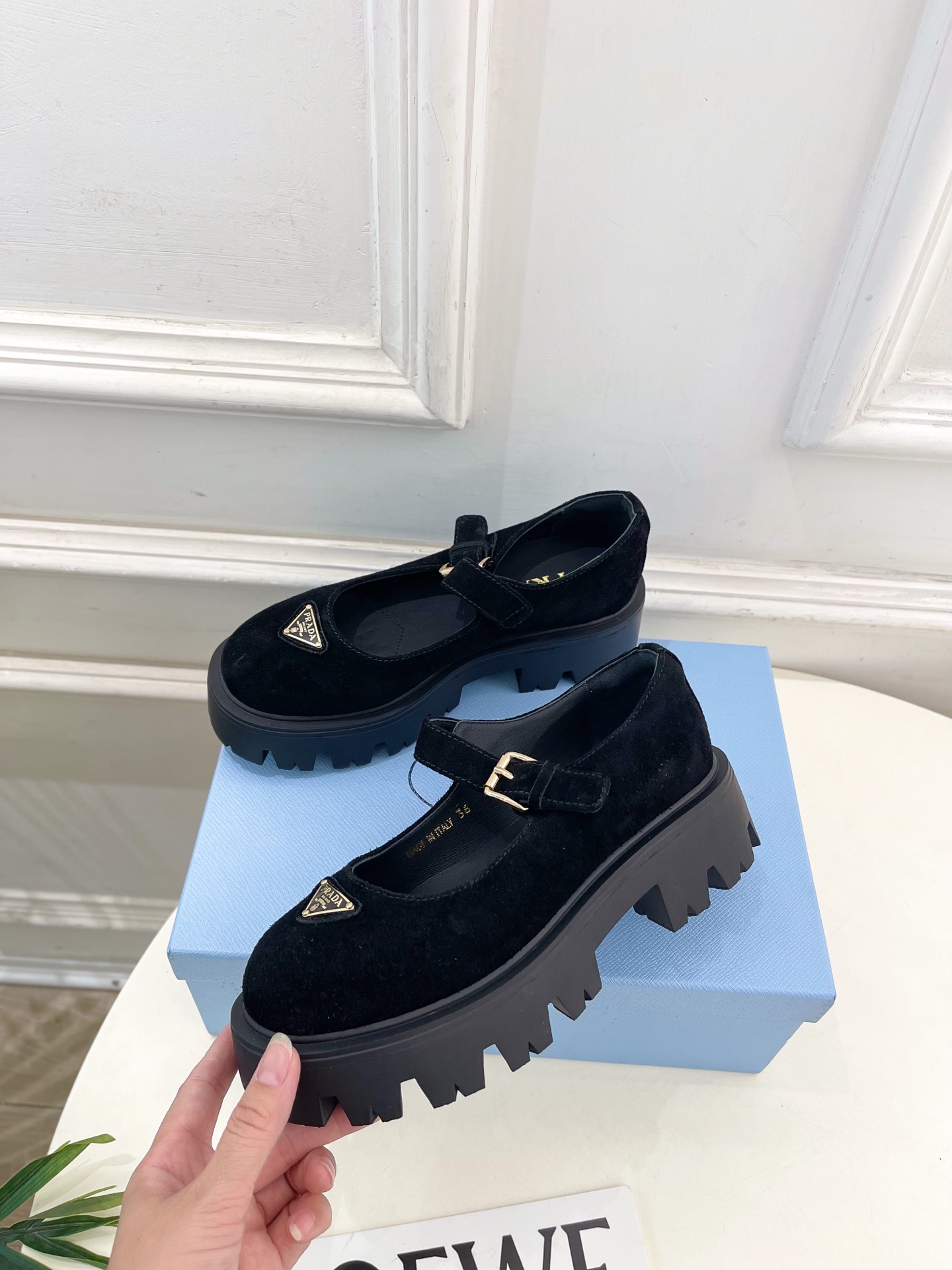 PRADA 普拉达 25𝐬𝐬 🌈2025秋冬新品 专柜走秀款 经典三角标厚底玛丽珍鞋系列〰◽鞋面：原版高