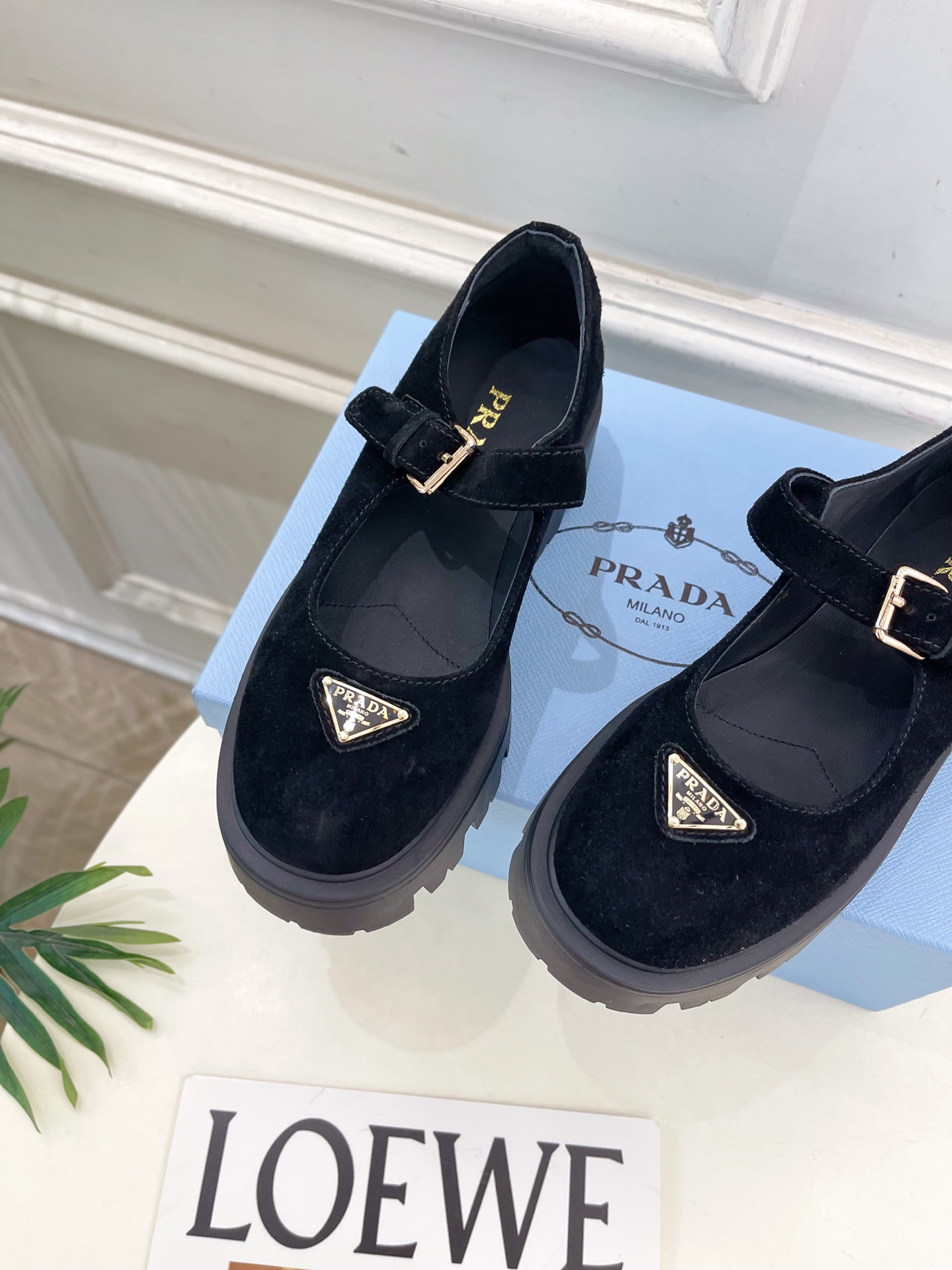 PRADA 普拉达 25𝐬𝐬 🌈2025秋冬新品 专柜走秀款 经典三角标厚底玛丽珍鞋系列〰◽鞋面：原版高