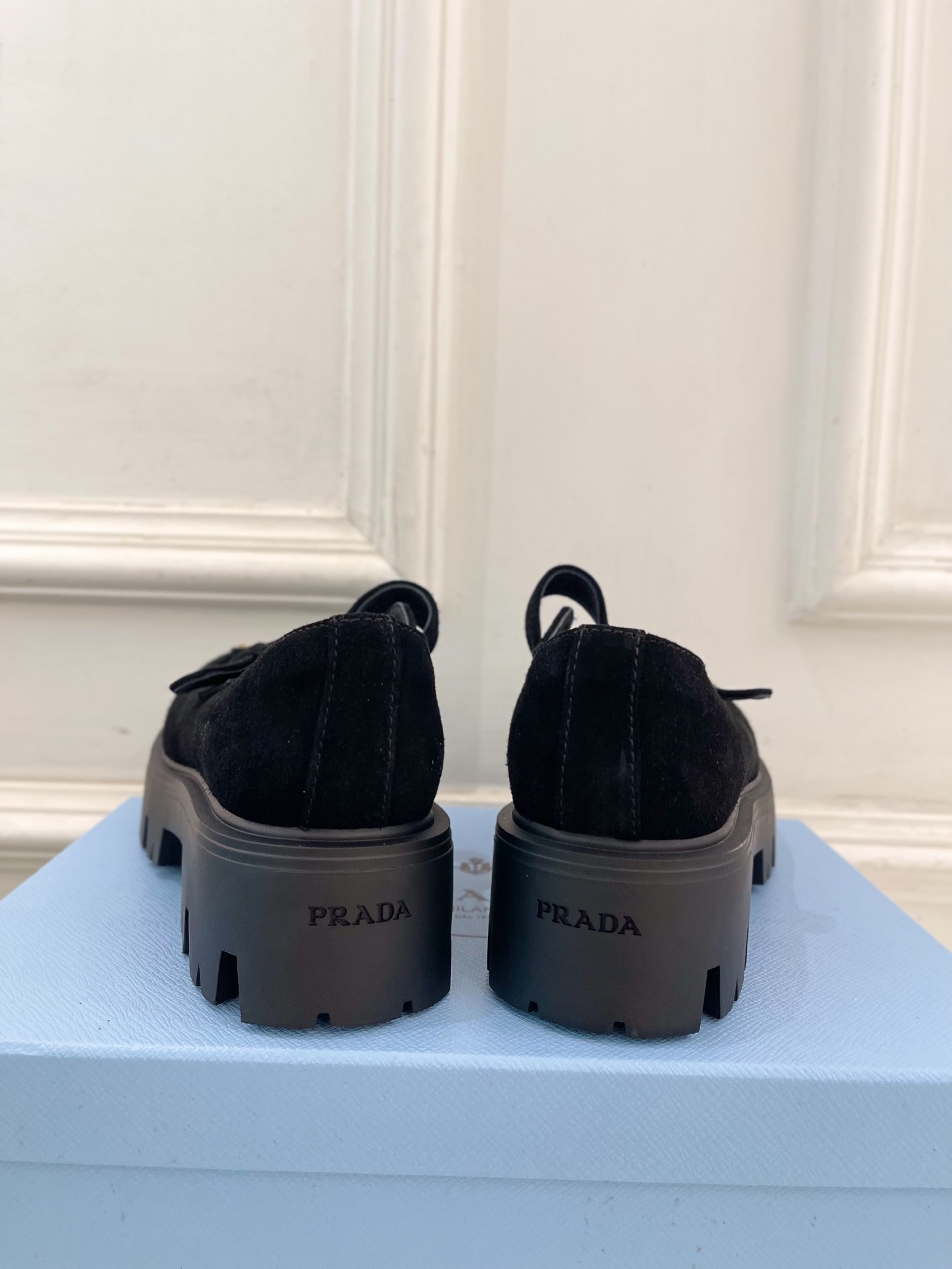 PRADA 普拉达 25𝐬𝐬 🌈2025秋冬新品 专柜走秀款 经典三角标厚底玛丽珍鞋系列〰◽鞋面：原版高