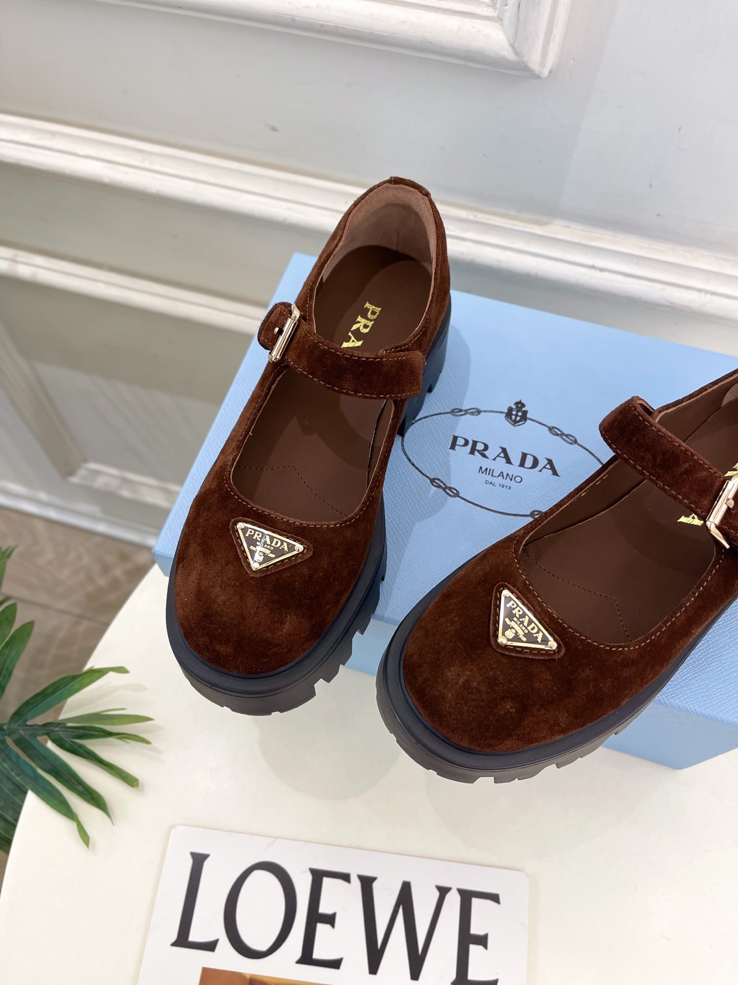 PRADA 普拉达 25𝐬𝐬 🌈2025秋冬新品 专柜走秀款 经典三角标厚底玛丽珍鞋系列〰◽鞋面：原版高