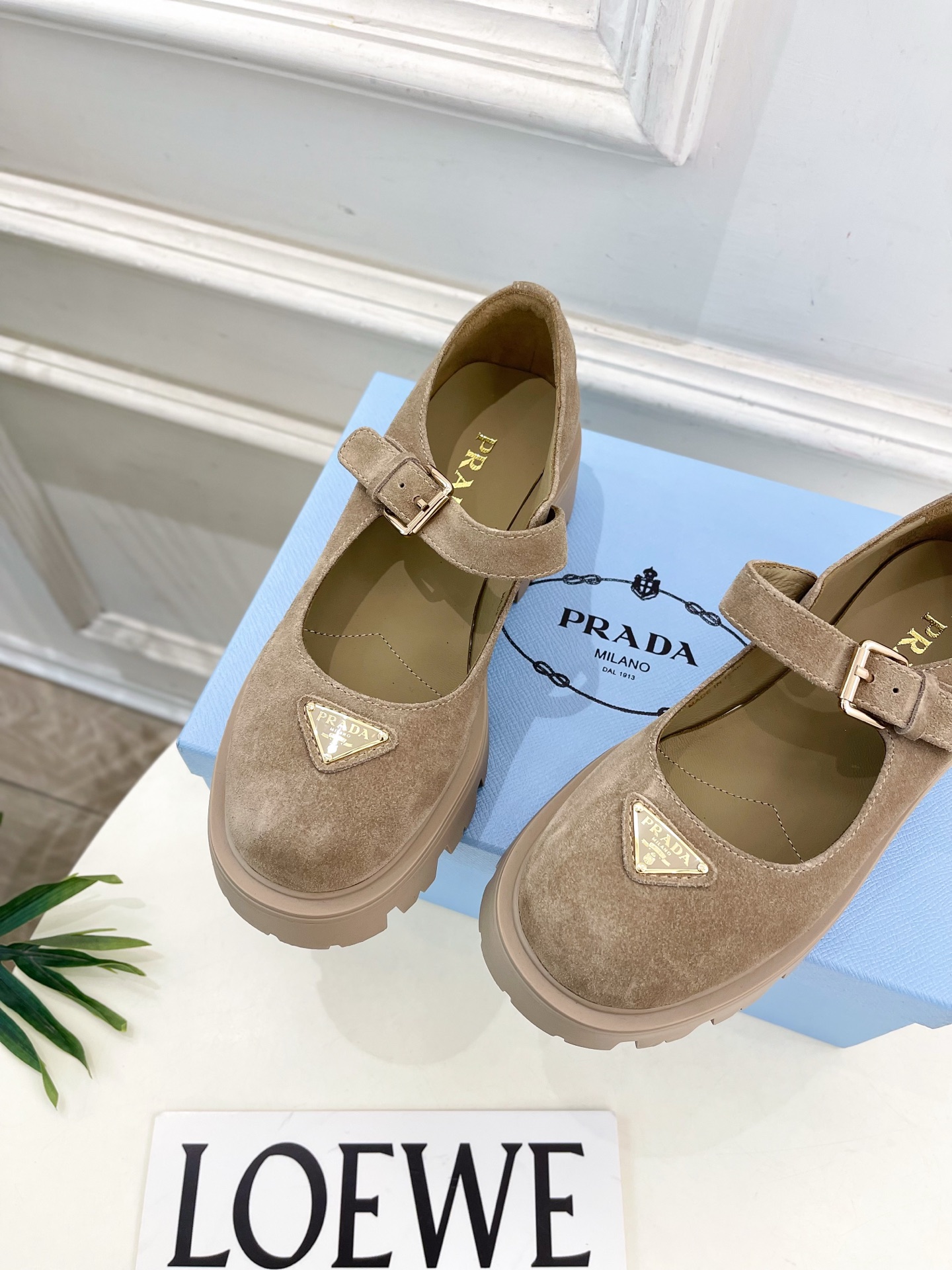 PRADA 普拉达 25𝐬𝐬 🌈2025秋冬新品 专柜走秀款 经典三角标厚底玛丽珍鞋系列〰◽鞋面：原版高