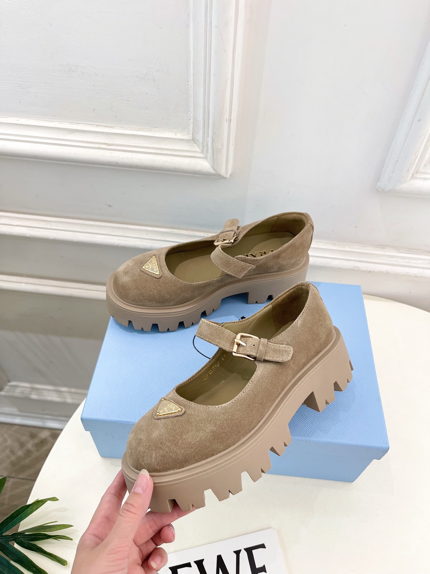 PRADA 普拉达 25𝐬𝐬 🌈2025秋冬新品 专柜走秀款 经典三角标厚底玛丽珍鞋系列〰◽鞋面：原版高