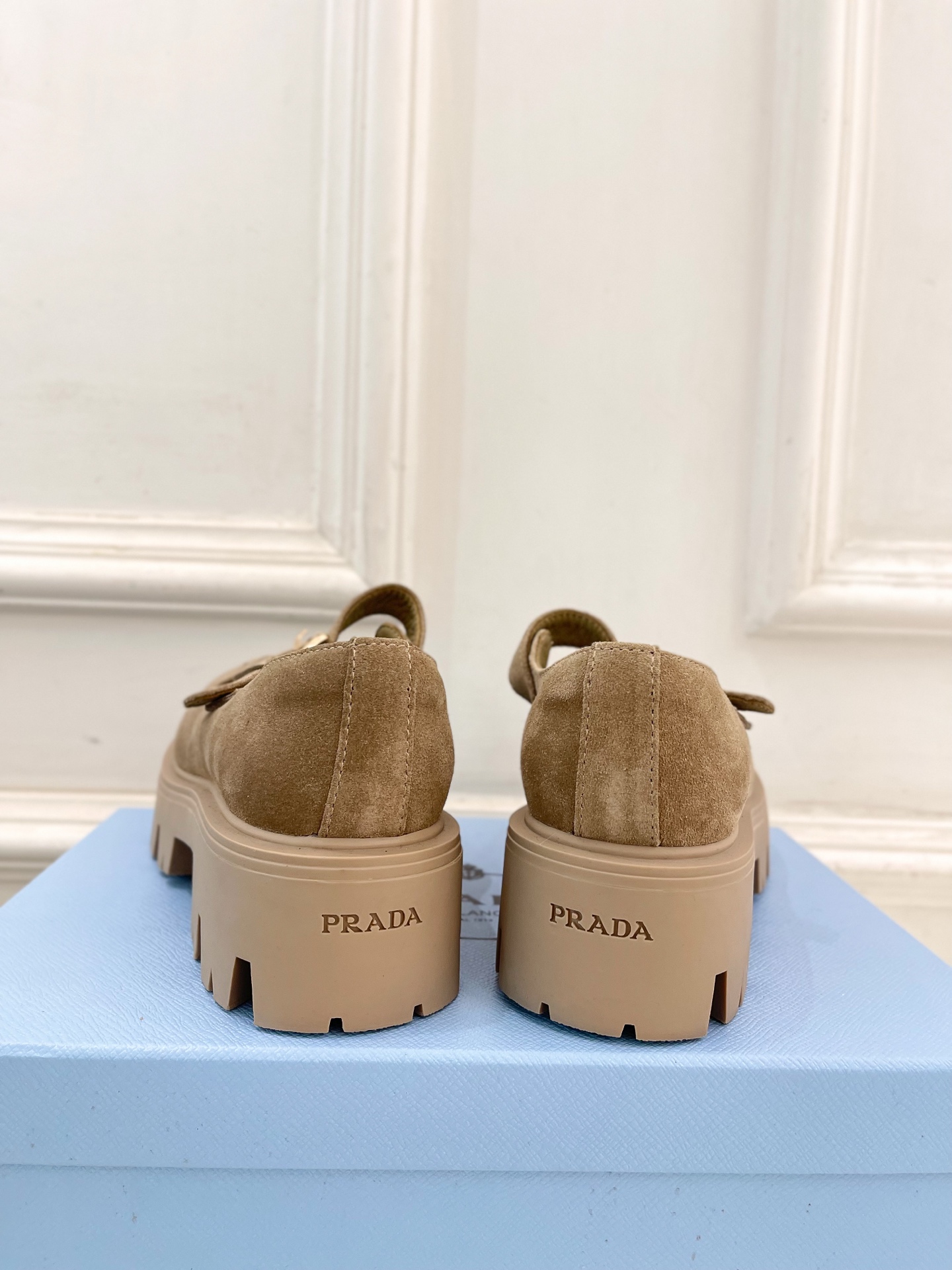 PRADA 普拉达 25𝐬𝐬 🌈2025秋冬新品 专柜走秀款 经典三角标厚底玛丽珍鞋系列〰◽鞋面：原版高