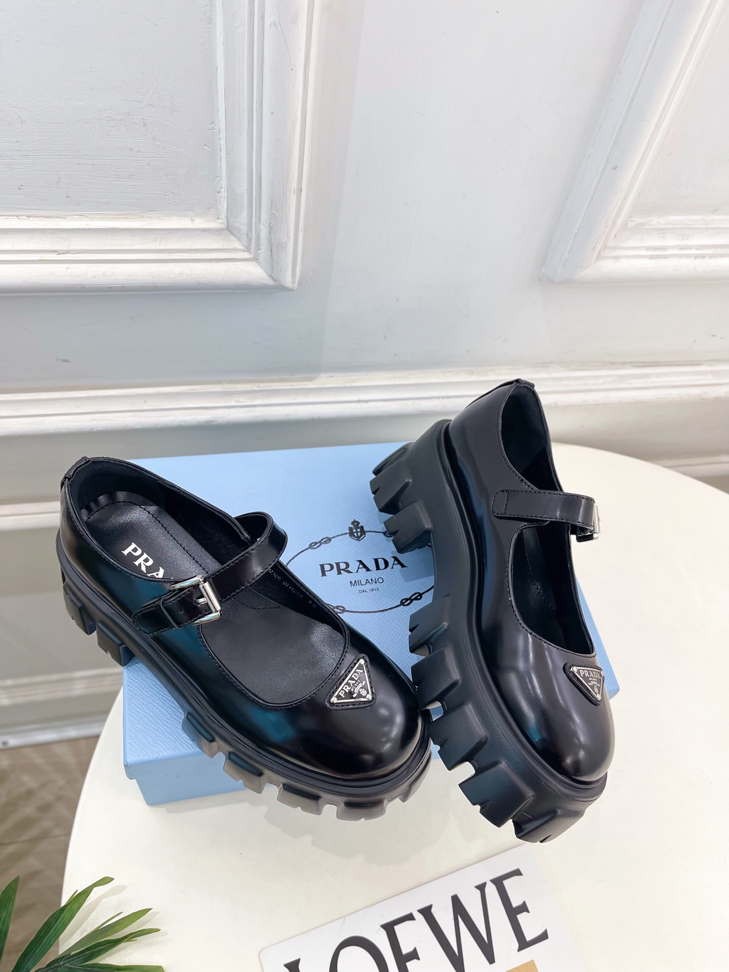 PRADA 普拉达 25𝐬𝐬 🌈2025秋冬新品 专柜走秀款 经典三角标Monolith玛丽珍鞋系列〰◽