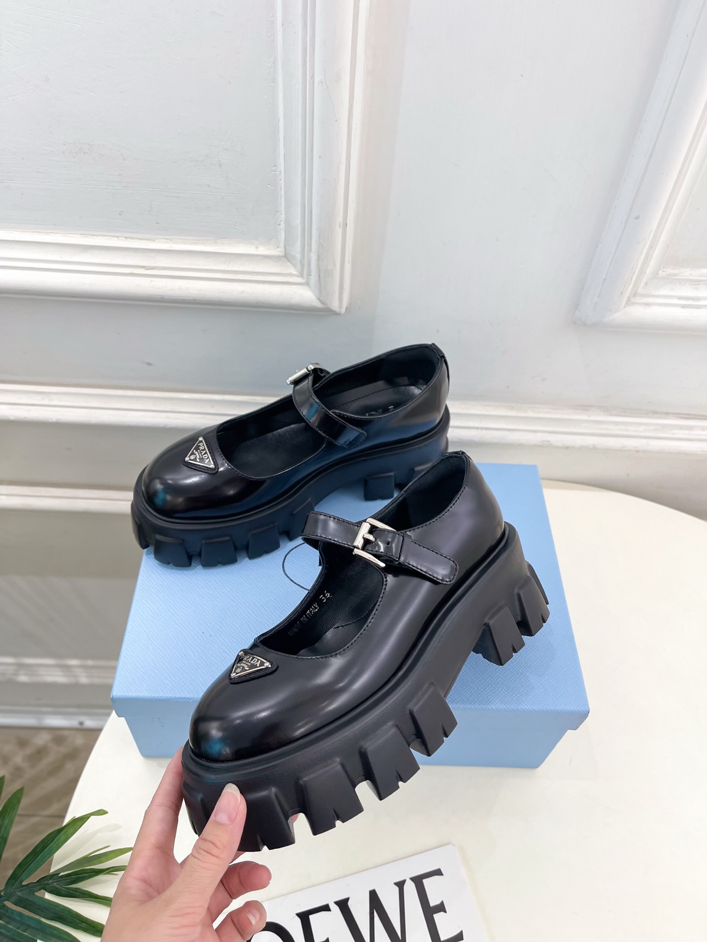 PRADA 普拉达 25𝐬𝐬 🌈2025秋冬新品 专柜走秀款 经典三角标Monolith玛丽珍鞋系列〰◽