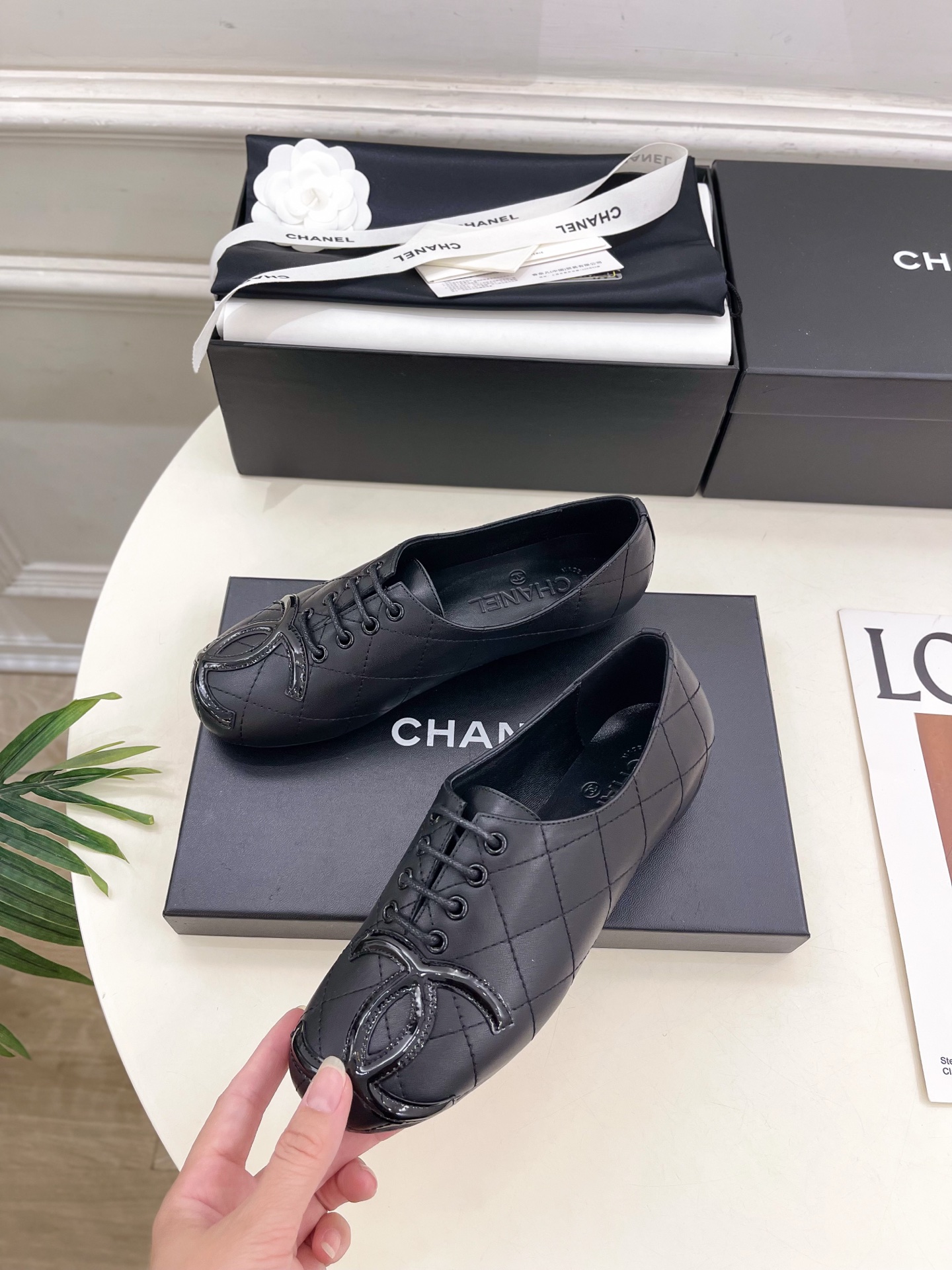 𝐂𝐇𝐀𝐍𝐄𝐋 | 小香 25𝐬𝐬 🦋2025 春夏新品 专柜经典走秀款 小香大双C中古系带芭蕾鞋 系列上