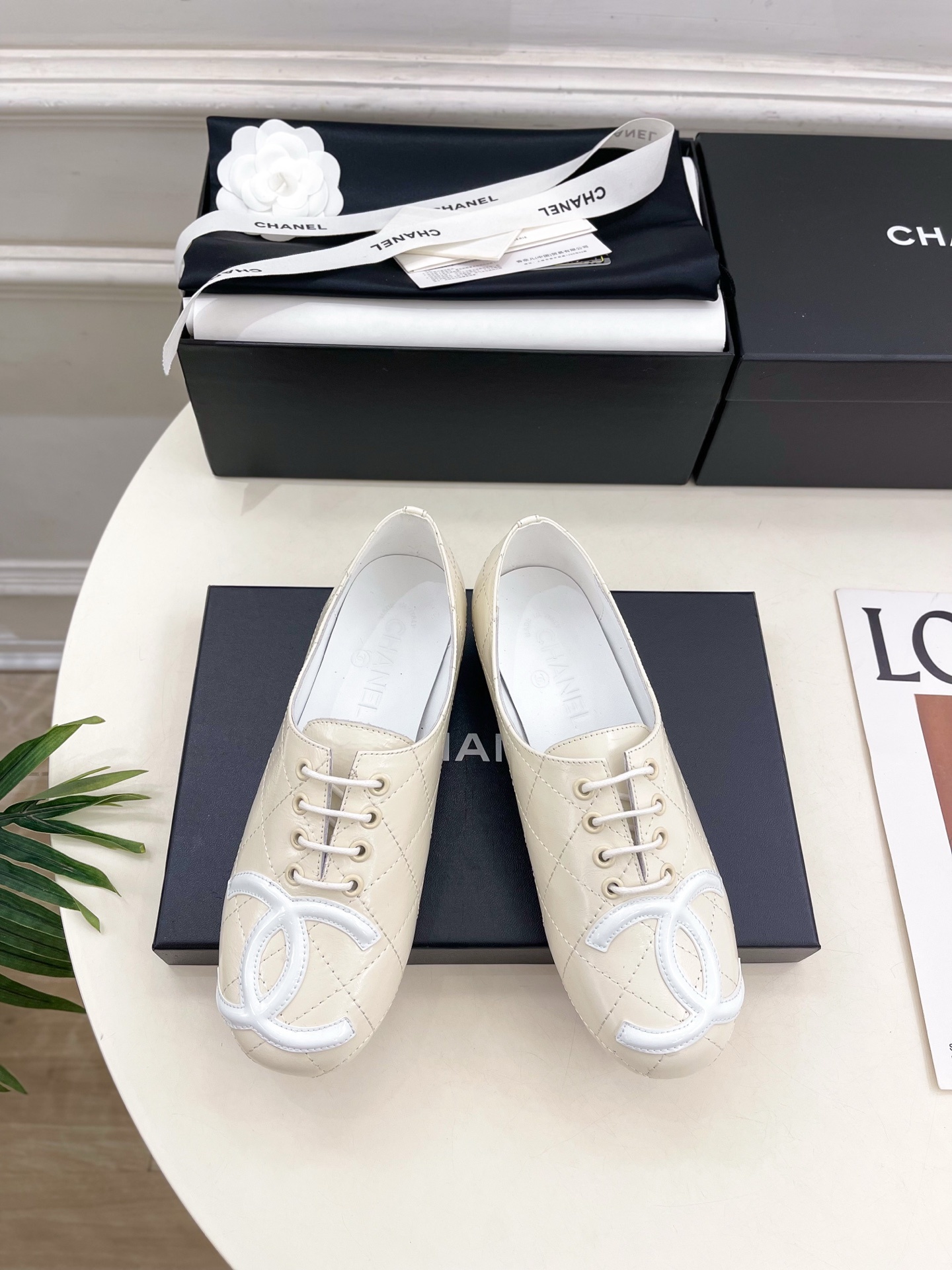 𝐂𝐇𝐀𝐍𝐄𝐋 | 小香 25𝐬𝐬 🦋2025 春夏新品 专柜经典走秀款 小香大双C中古系带芭蕾鞋 系列上