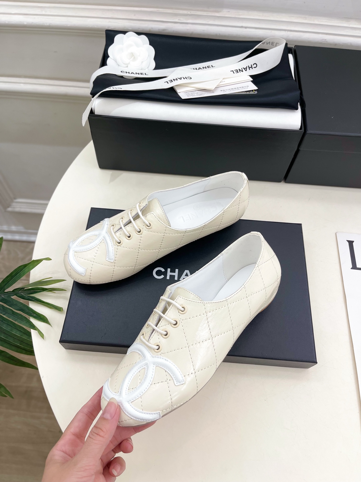 𝐂𝐇𝐀𝐍𝐄𝐋 | 小香 25𝐬𝐬 🦋2025 春夏新品 专柜经典走秀款 小香大双C中古玛丽珍芭蕾鞋 系列