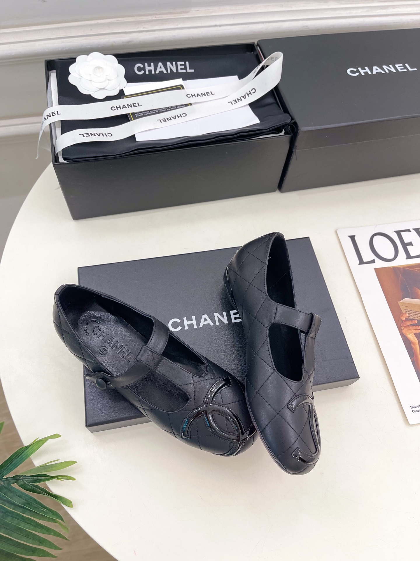 𝐂𝐇𝐀𝐍𝐄𝐋 | 小香 25𝐬𝐬 🦋2025 春夏新品 专柜经典走秀款 小香大双C中古玛丽珍芭蕾鞋 系列