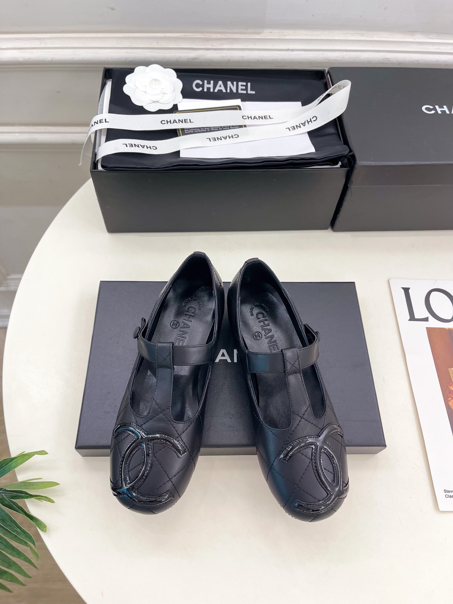 𝐂𝐇𝐀𝐍𝐄𝐋 | 小香 25𝐬𝐬 🦋2025 春夏新品 专柜经典走秀款 小香大双C中古玛丽珍芭蕾鞋 系列