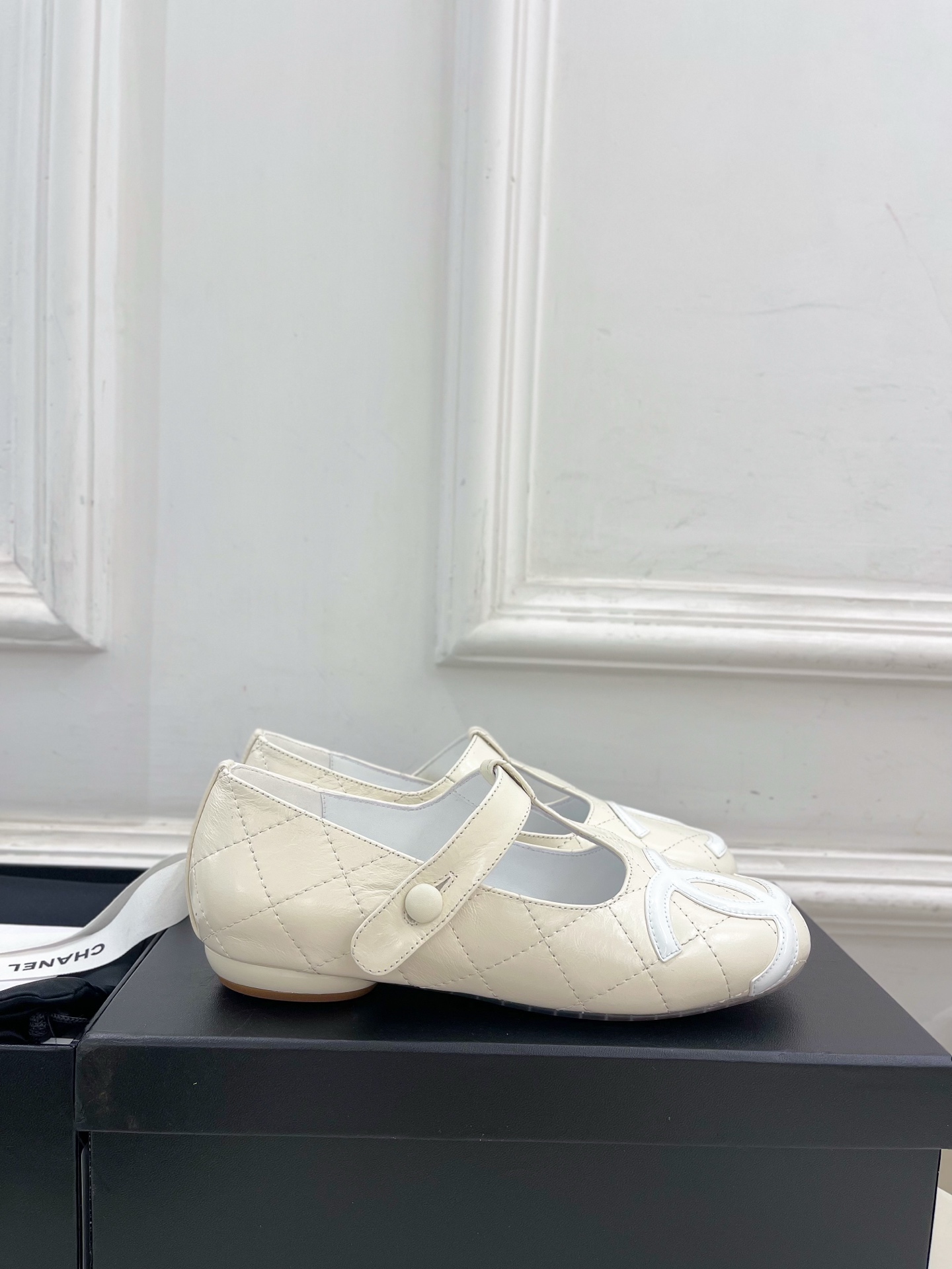 𝐂𝐇𝐀𝐍𝐄𝐋 | 小香 25𝐬𝐬 🦋2025 春夏新品 专柜经典走秀款 小香大双C中古玛丽珍芭蕾鞋 系列