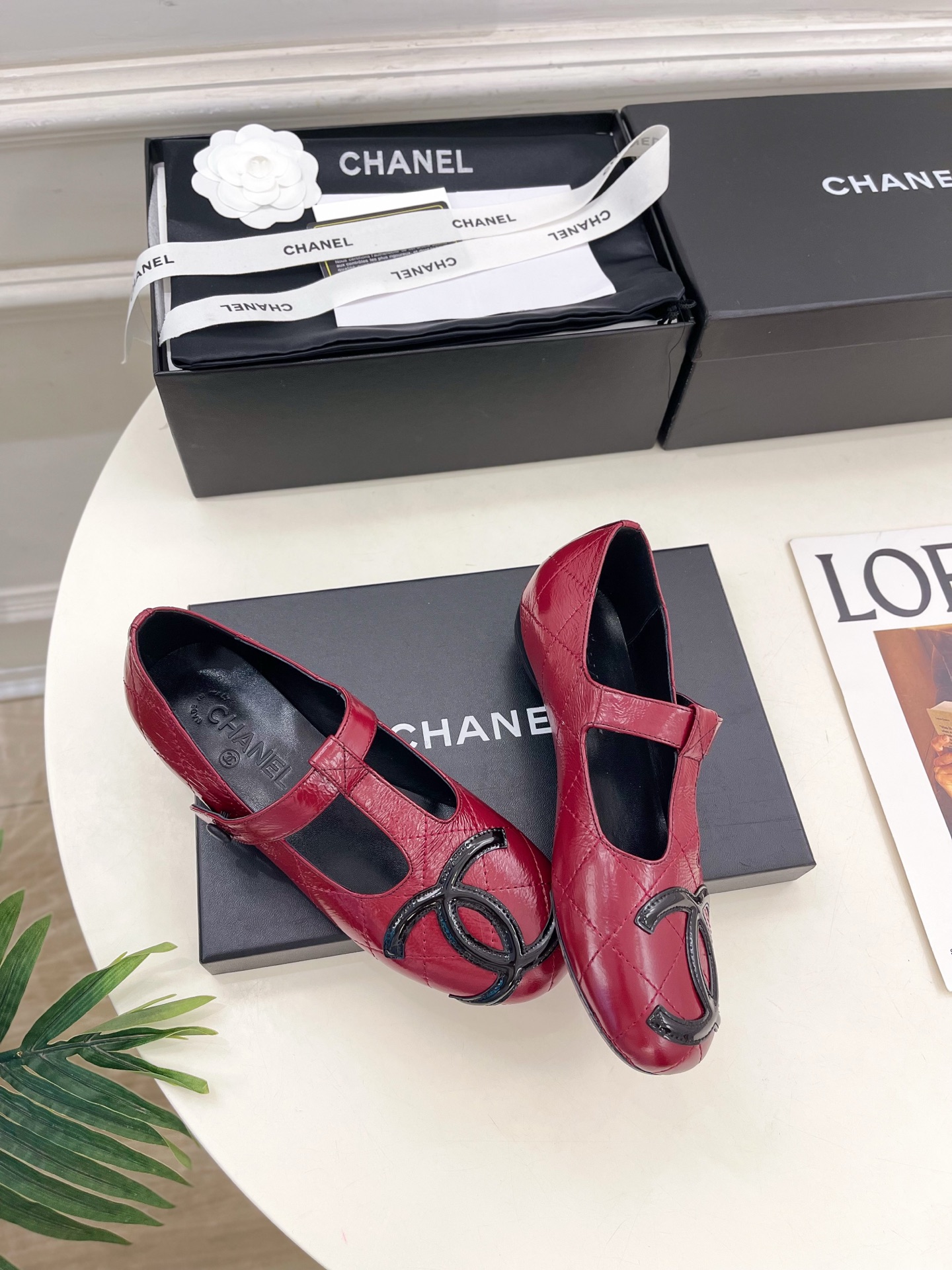 𝐂𝐇𝐀𝐍𝐄𝐋 | 小香 25𝐬𝐬 🦋2025 春夏新品 专柜经典走秀款 小香大双C中古玛丽珍芭蕾鞋 系列
