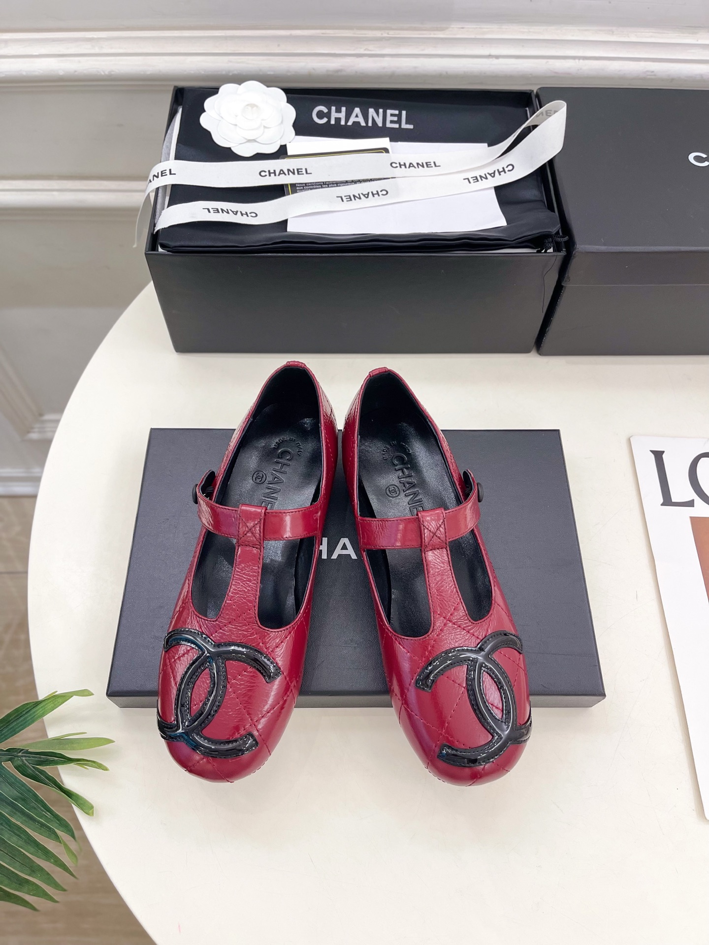 𝐂𝐇𝐀𝐍𝐄𝐋 | 小香 25𝐬𝐬 🦋2025 春夏新品 专柜经典走秀款 小香大双C中古玛丽珍芭蕾鞋 系列