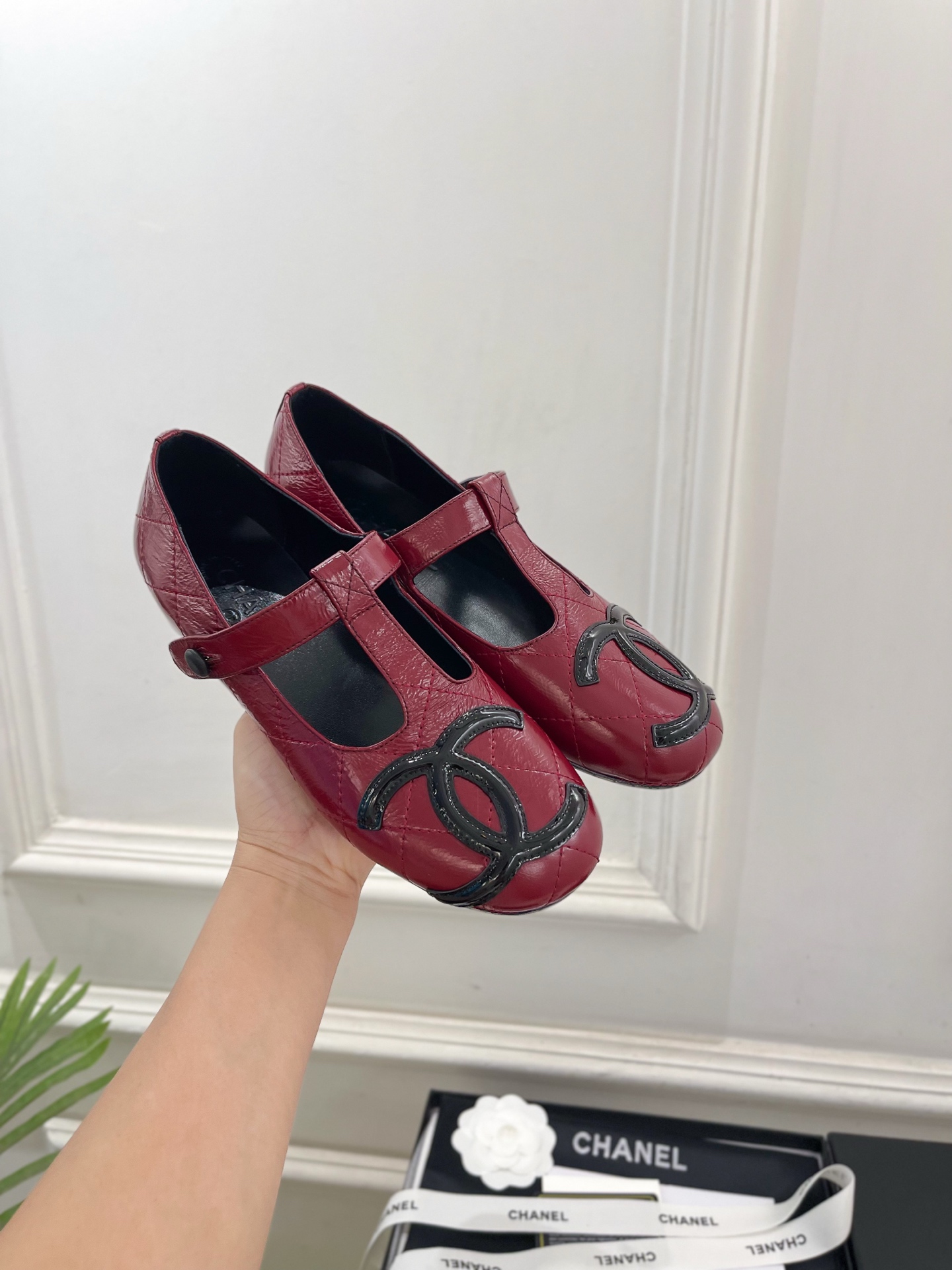 𝐂𝐇𝐀𝐍𝐄𝐋 | 小香 25𝐬𝐬 🦋2025 春夏新品 专柜经典走秀款 小香大双C中古玛丽珍芭蕾鞋 系列