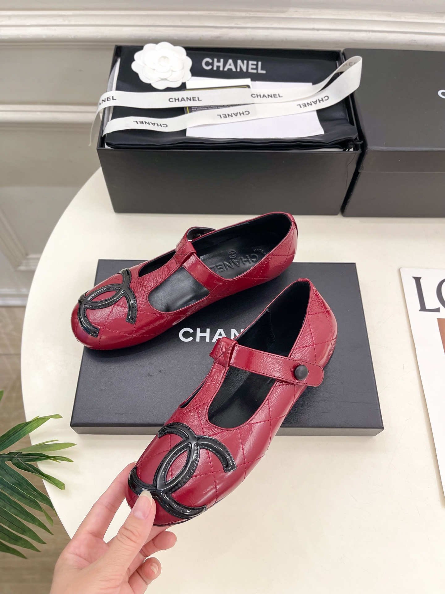 𝐂𝐇𝐀𝐍𝐄𝐋 | 小香 25𝐬𝐬 🦋2025 春夏新品 专柜经典走秀款 小香大双C中古玛丽珍芭蕾鞋 系列