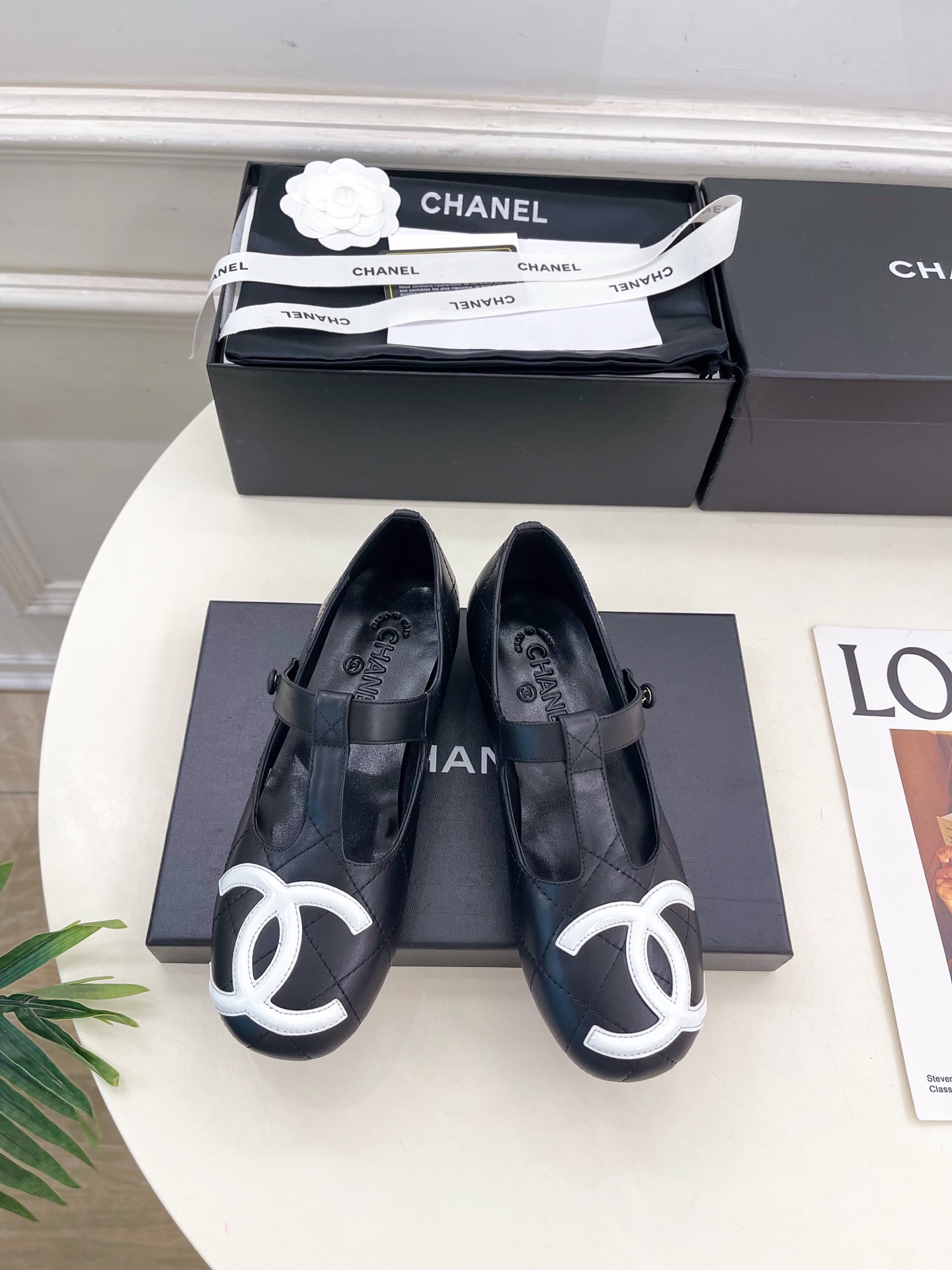 𝐂𝐇𝐀𝐍𝐄𝐋 | 小香 25𝐬𝐬 🦋2025 春夏新品 专柜经典走秀款 小香大双C中古玛丽珍芭蕾鞋 系列