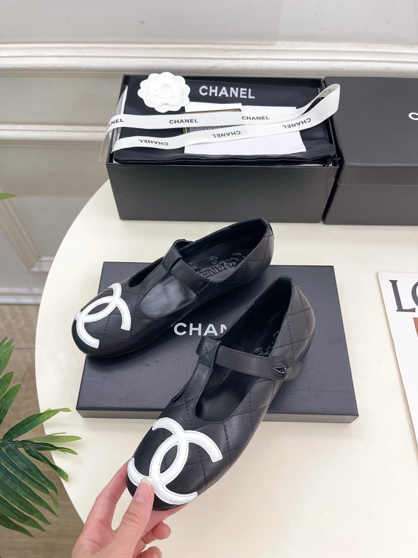 𝐂𝐇𝐀𝐍𝐄𝐋 | 小香 25𝐬𝐬 🦋2025 春夏新品 专柜经典走秀款 小香大双C中古玛丽珍芭蕾鞋 系列