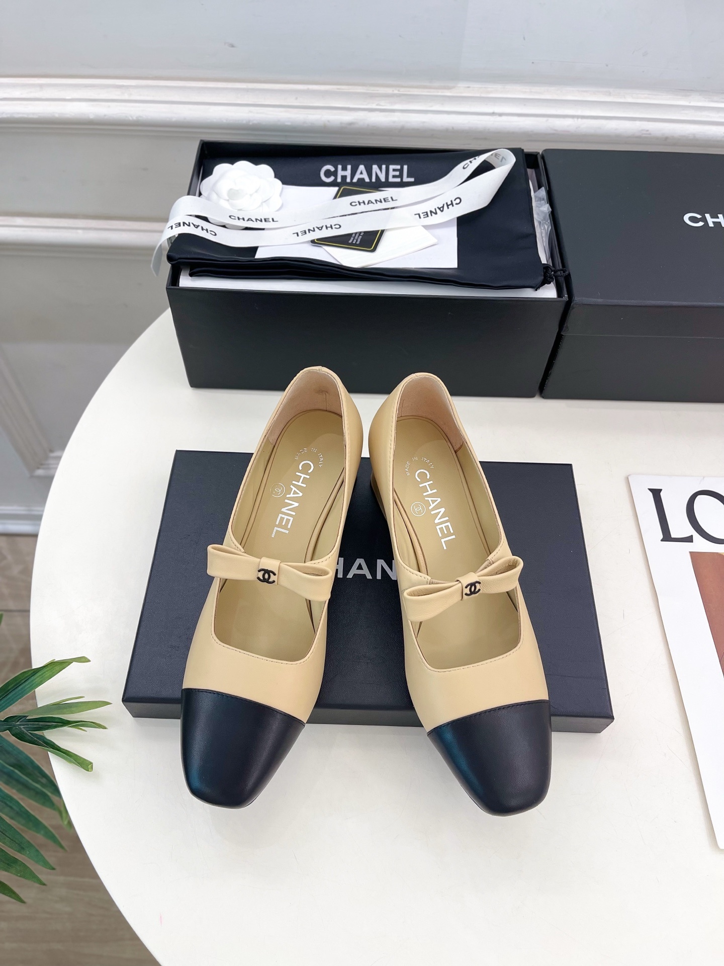 𝐂𝐇𝐀𝐍𝐄𝐋 | 小香 25𝐬𝐬 🦋2025 春夏新品 专柜经典走秀款 小香双C蝴蝶结玛丽珍粗跟鞋 系列