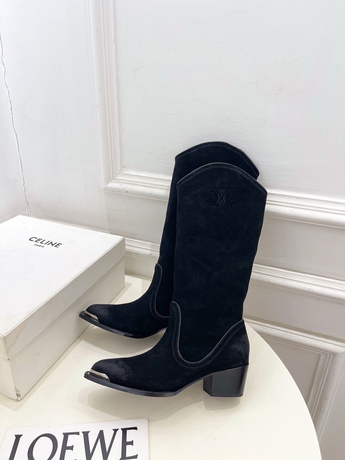 CELINE | 赛琳 25𝐬𝐬 💛2025秋冬新品 复古金属头西部粗跟长靴上新!🔜BS 这一季的赛琳真