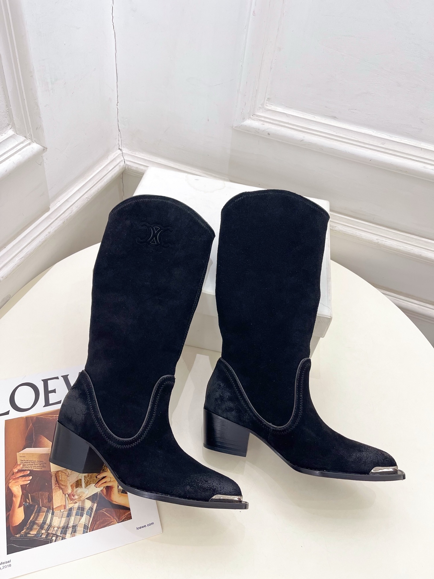 CELINE | 赛琳 25𝐬𝐬 💛2025秋冬新品 复古金属头西部粗跟长靴上新!🔜BS 这一季的赛琳真