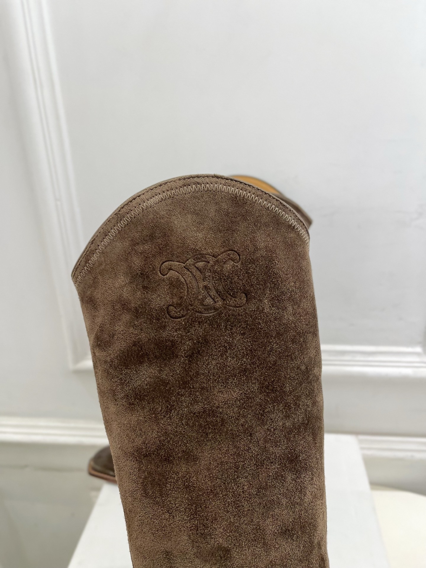 CELINE | 赛琳 25𝐬𝐬 💛2025秋冬新品 复古金属头西部粗跟长靴上新!🔜BS 这一季的赛琳真