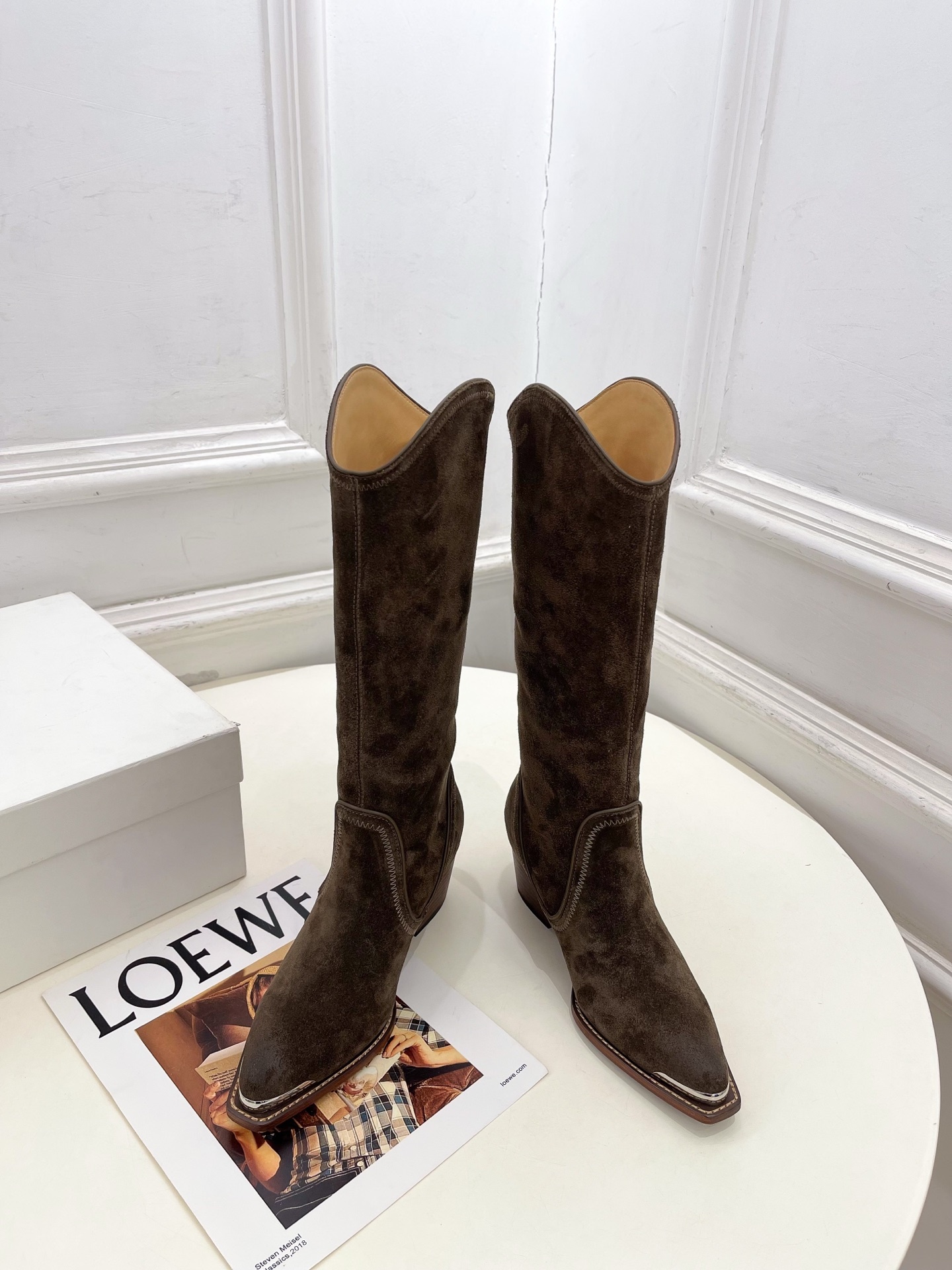 CELINE | 赛琳 25𝐬𝐬 💛2025秋冬新品 复古金属头西部粗跟长靴上新!🔜BS 这一季的赛琳真