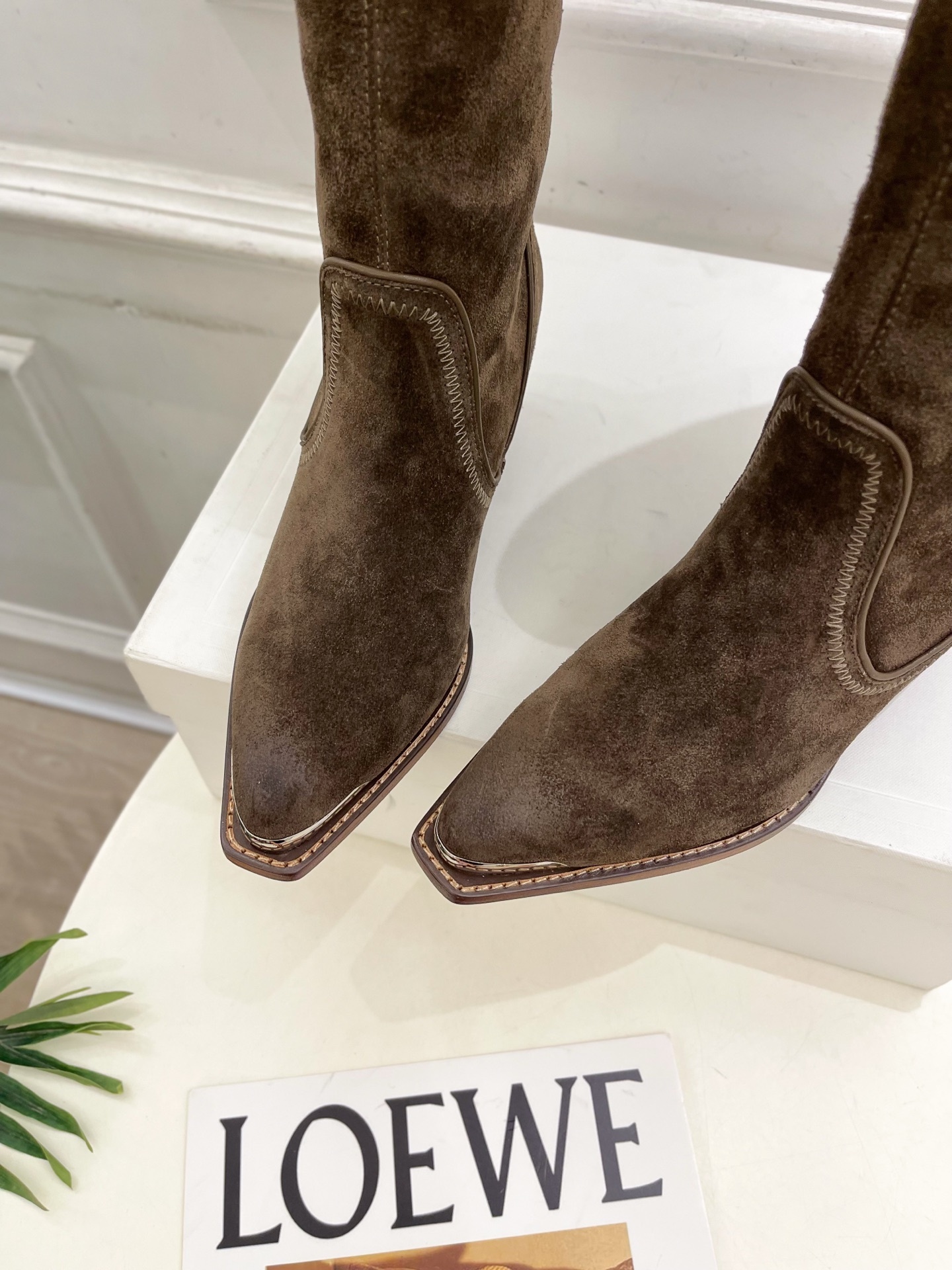 CELINE | 赛琳 25𝐬𝐬 💛2025秋冬新品 复古金属头西部粗跟长靴上新!🔜BS 这一季的赛琳真