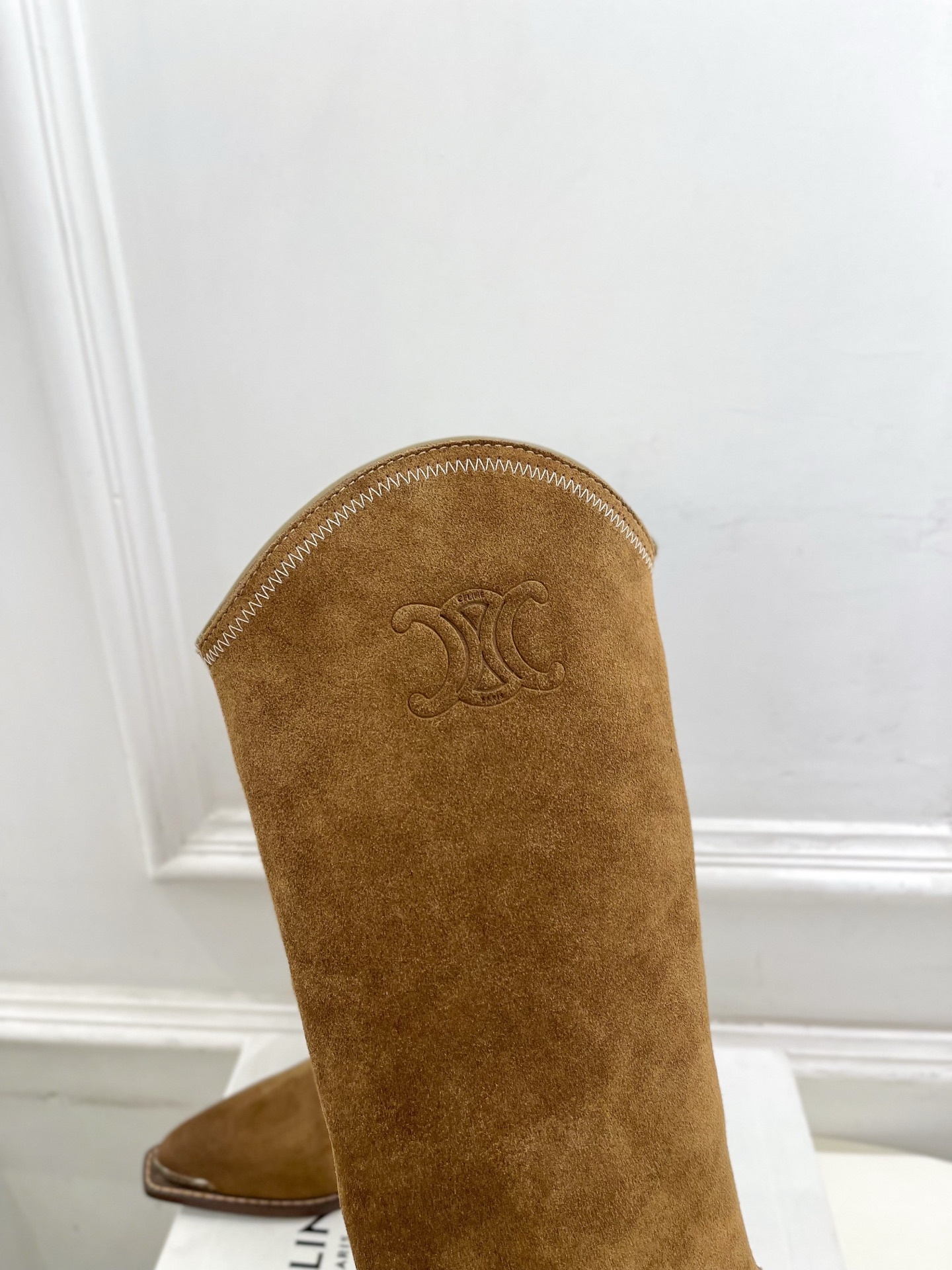 CELINE | 赛琳 25𝐬𝐬 💛2025秋冬新品 复古金属头西部粗跟长靴上新!🔜BS 这一季的赛琳真