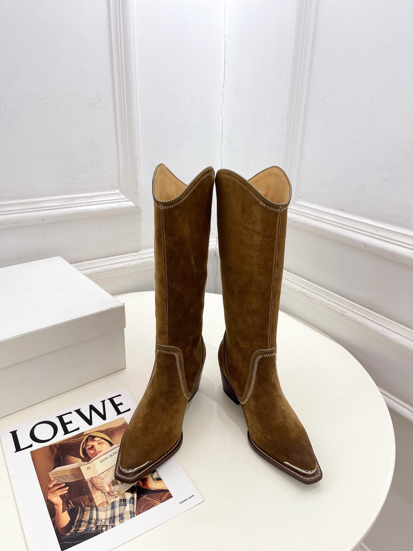 CELINE | 赛琳 25𝐬𝐬 💛2025秋冬新品 复古金属头西部粗跟长靴上新!🔜BS 这一季的赛琳真