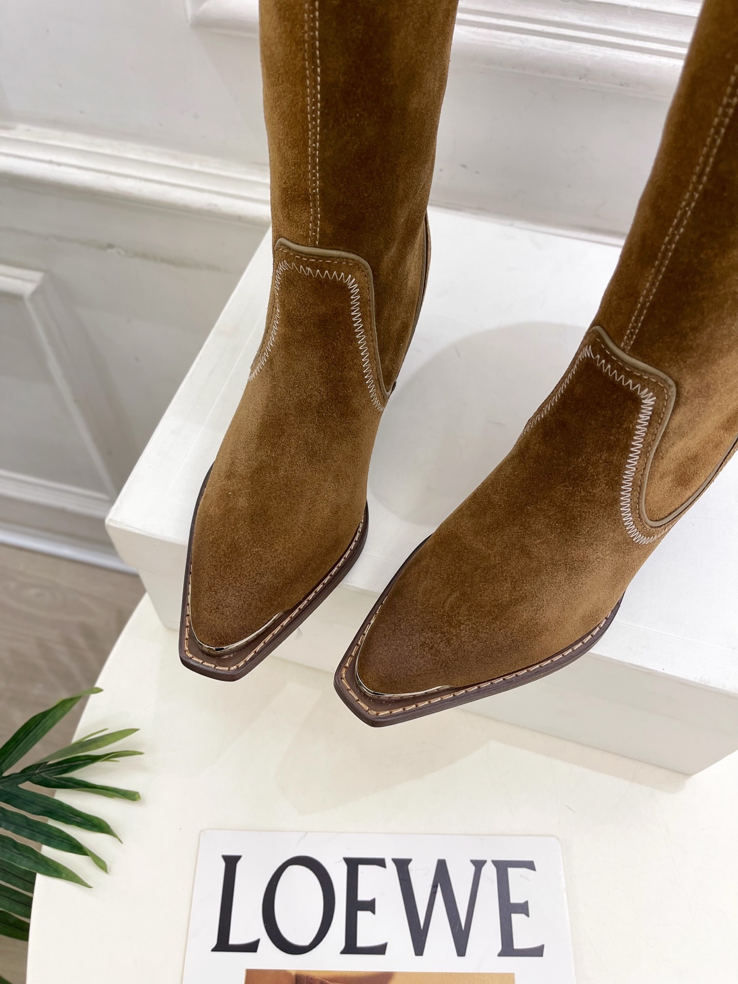 CELINE | 赛琳 25𝐬𝐬 💛2025秋冬新品 复古金属头西部粗跟长靴上新!🔜BS 这一季的赛琳真