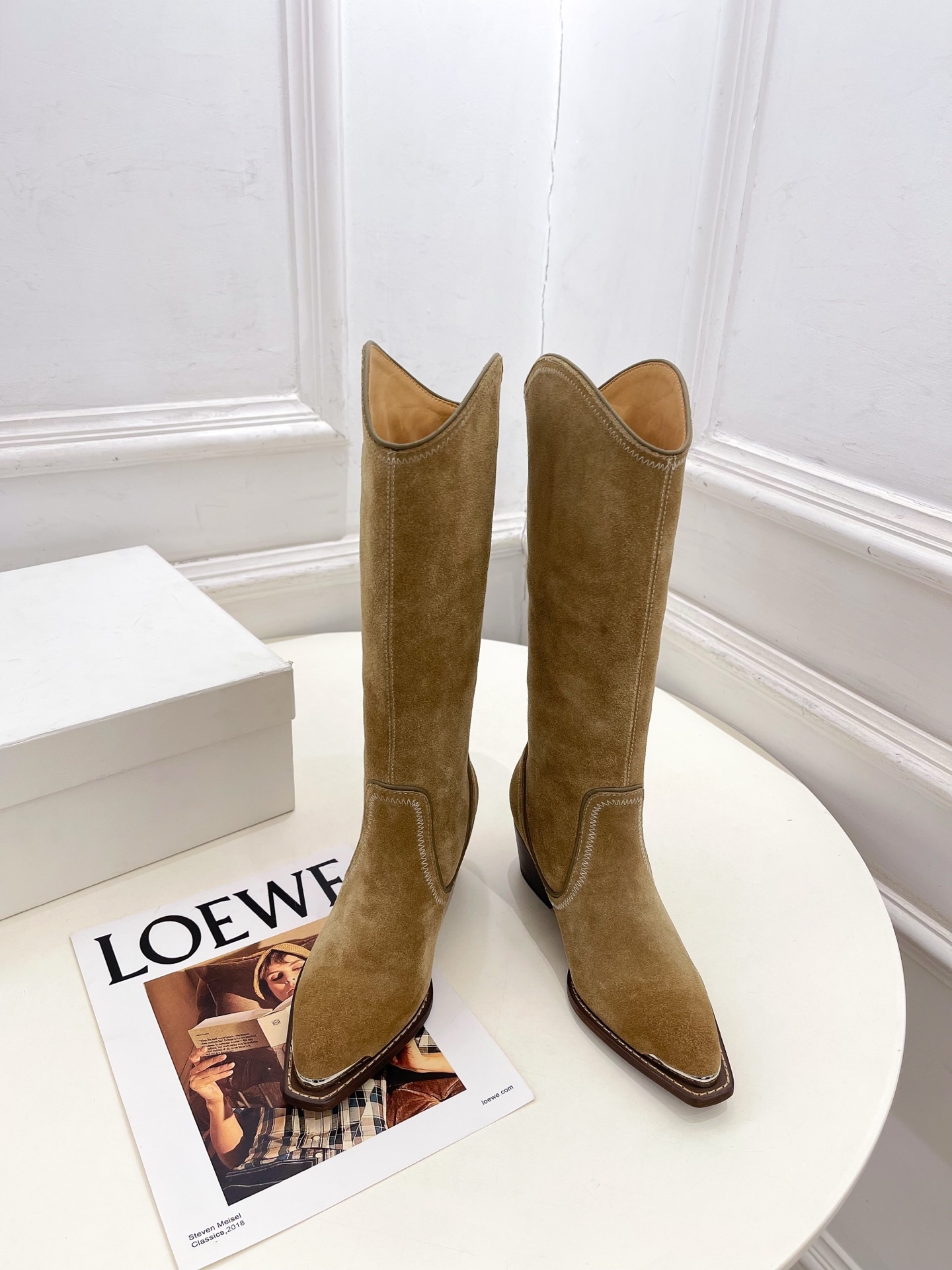 CELINE | 赛琳 25𝐬𝐬 💛2025秋冬新品 复古金属头西部粗跟长靴上新!🔜BS 这一季的赛琳真