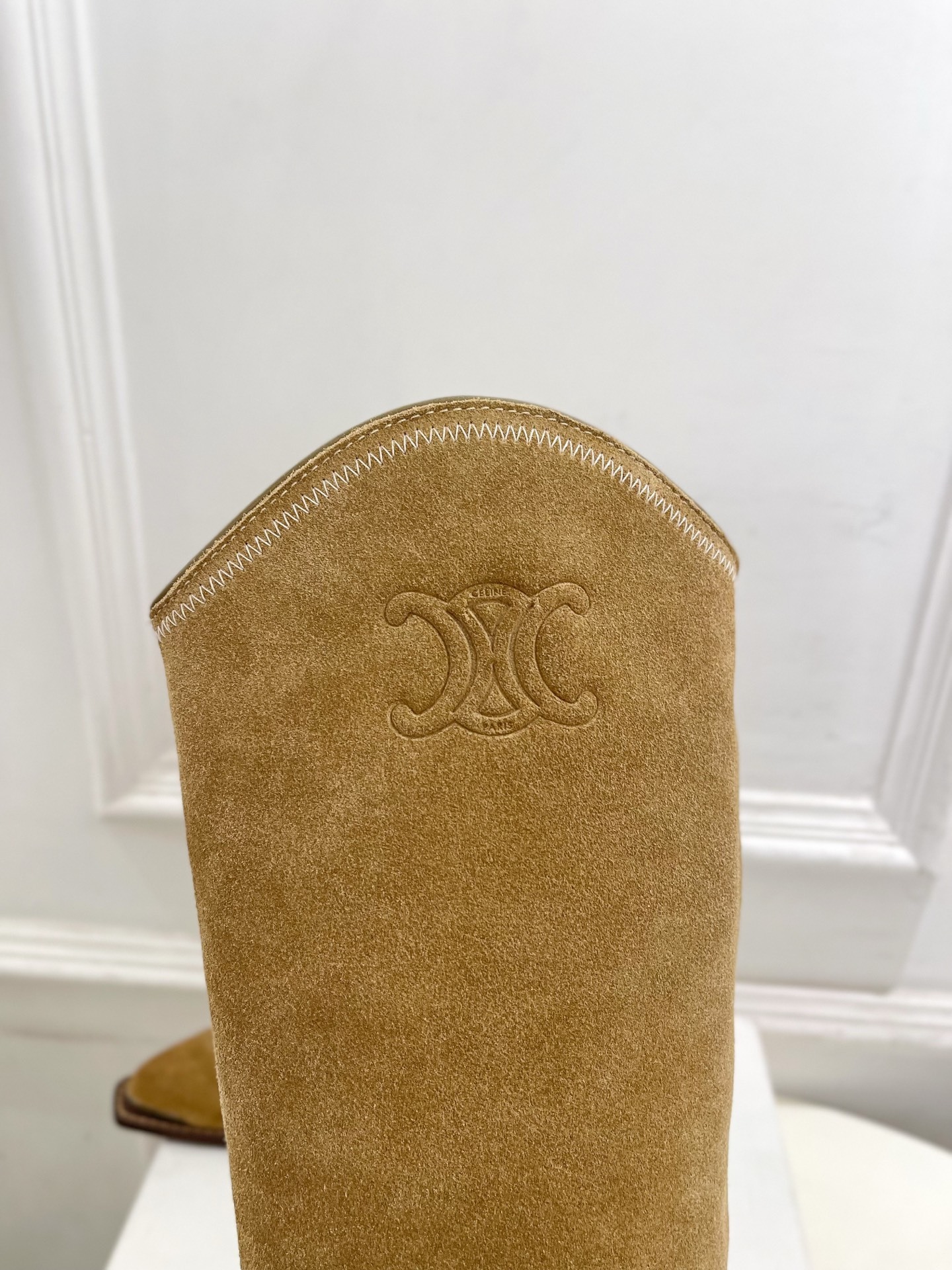 CELINE | 赛琳 25𝐬𝐬 💛2025秋冬新品 复古金属头西部粗跟长靴上新!🔜BS 这一季的赛琳真