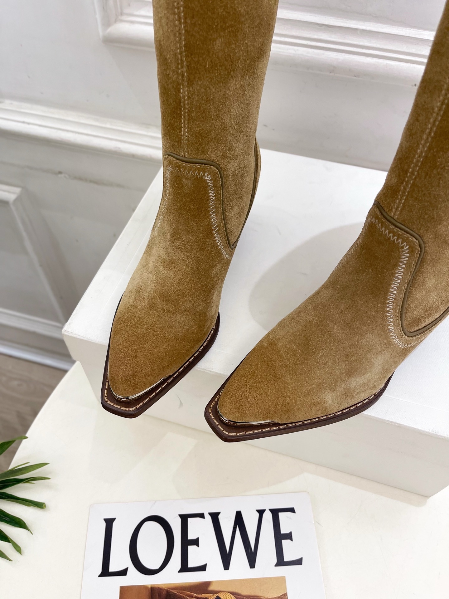 CELINE | 赛琳 25𝐬𝐬 💛2025秋冬新品 复古金属头西部粗跟长靴上新!🔜BS 这一季的赛琳真