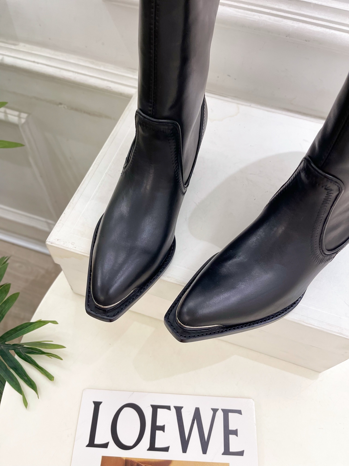 CELINE | 赛琳 25𝐬𝐬 💛2025秋冬新品 复古金属头西部粗跟长靴上新!🔜BS 这一季的赛琳真
