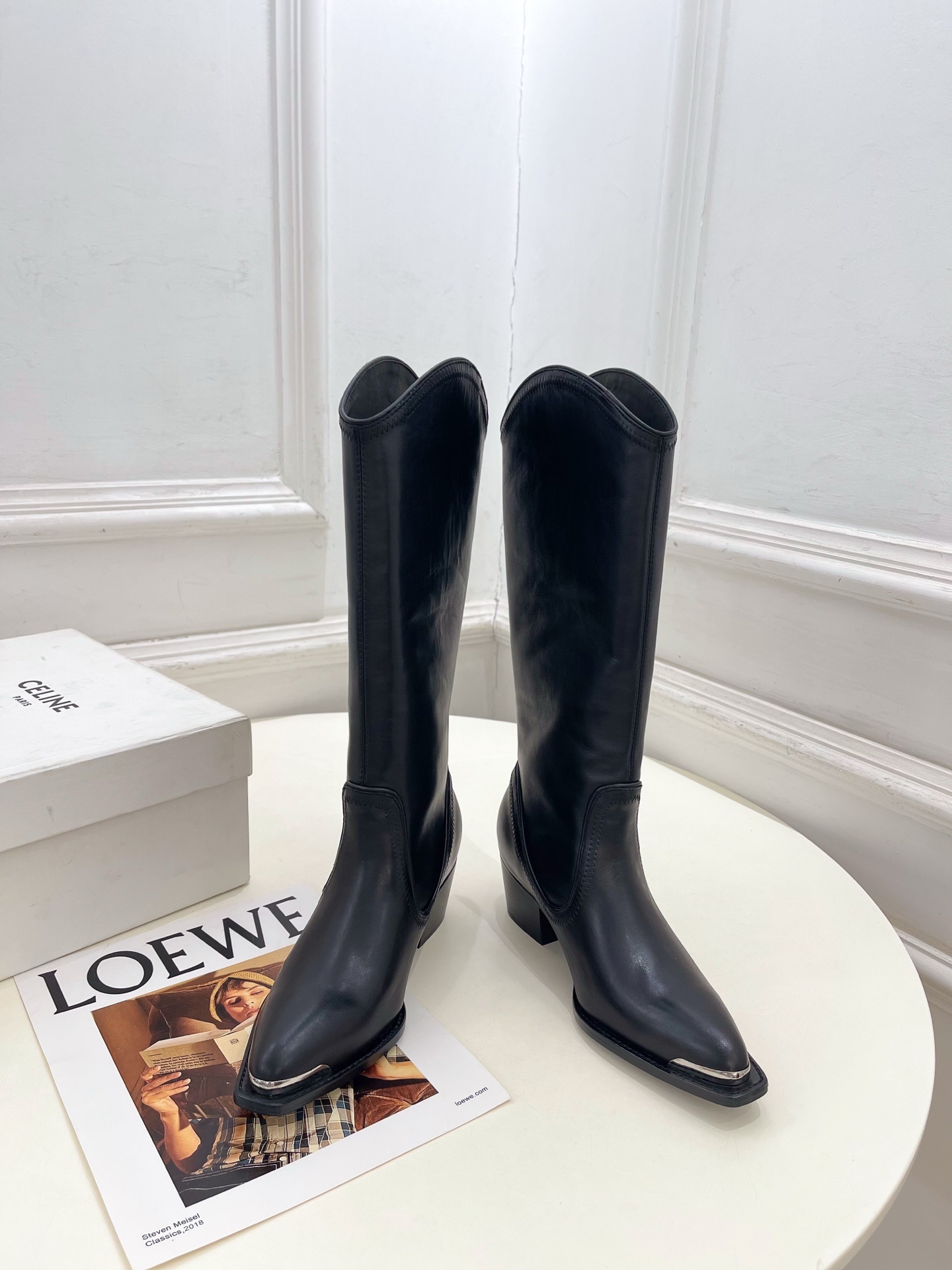 CELINE | 赛琳 25𝐬𝐬 💛2025秋冬新品 复古金属头西部粗跟长靴上新!🔜BS 这一季的赛琳真