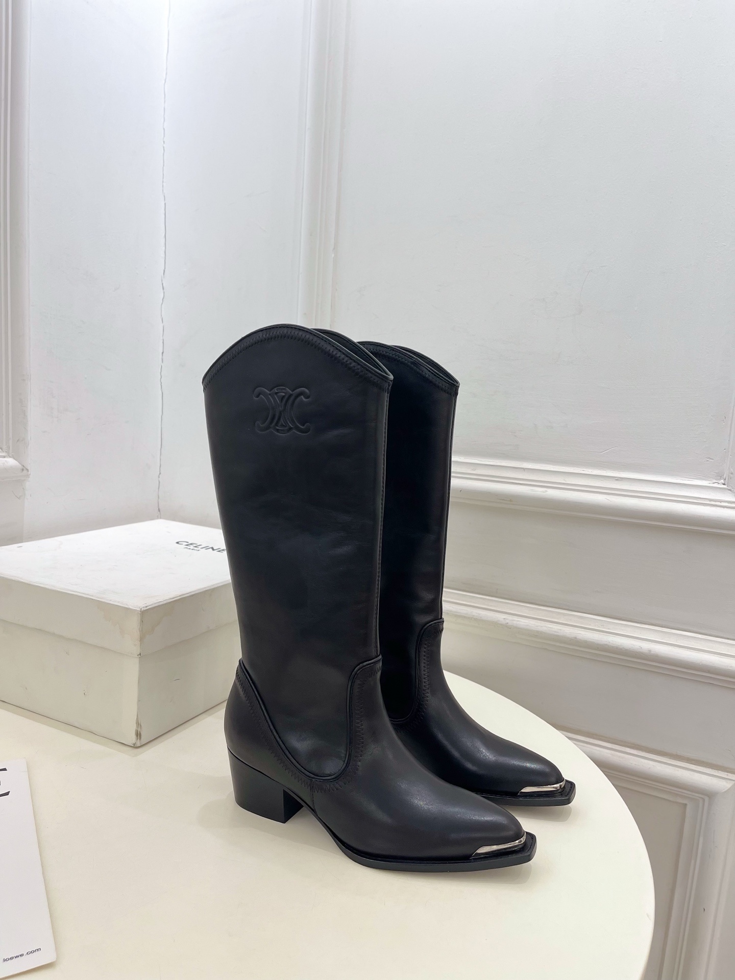 CELINE | 赛琳 25𝐬𝐬 💛2025秋冬新品 复古金属头西部粗跟长靴上新!🔜BS 这一季的赛琳真