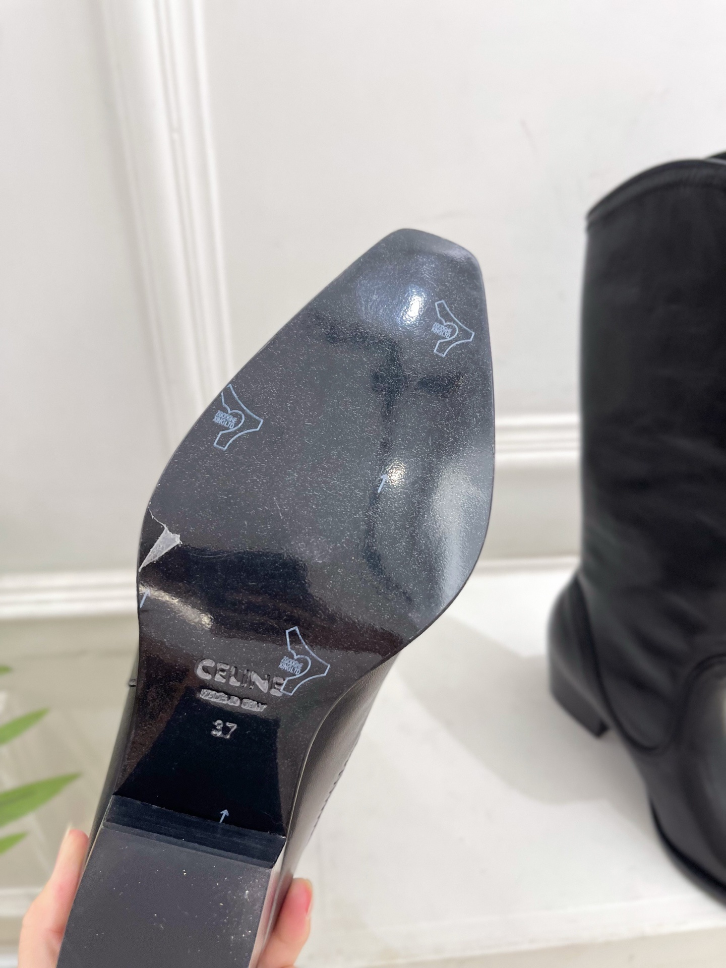 CELINE | 赛琳 25𝐬𝐬 💛2025秋冬新品 复古金属头西部粗跟长靴上新!🔜BS 这一季的赛琳真