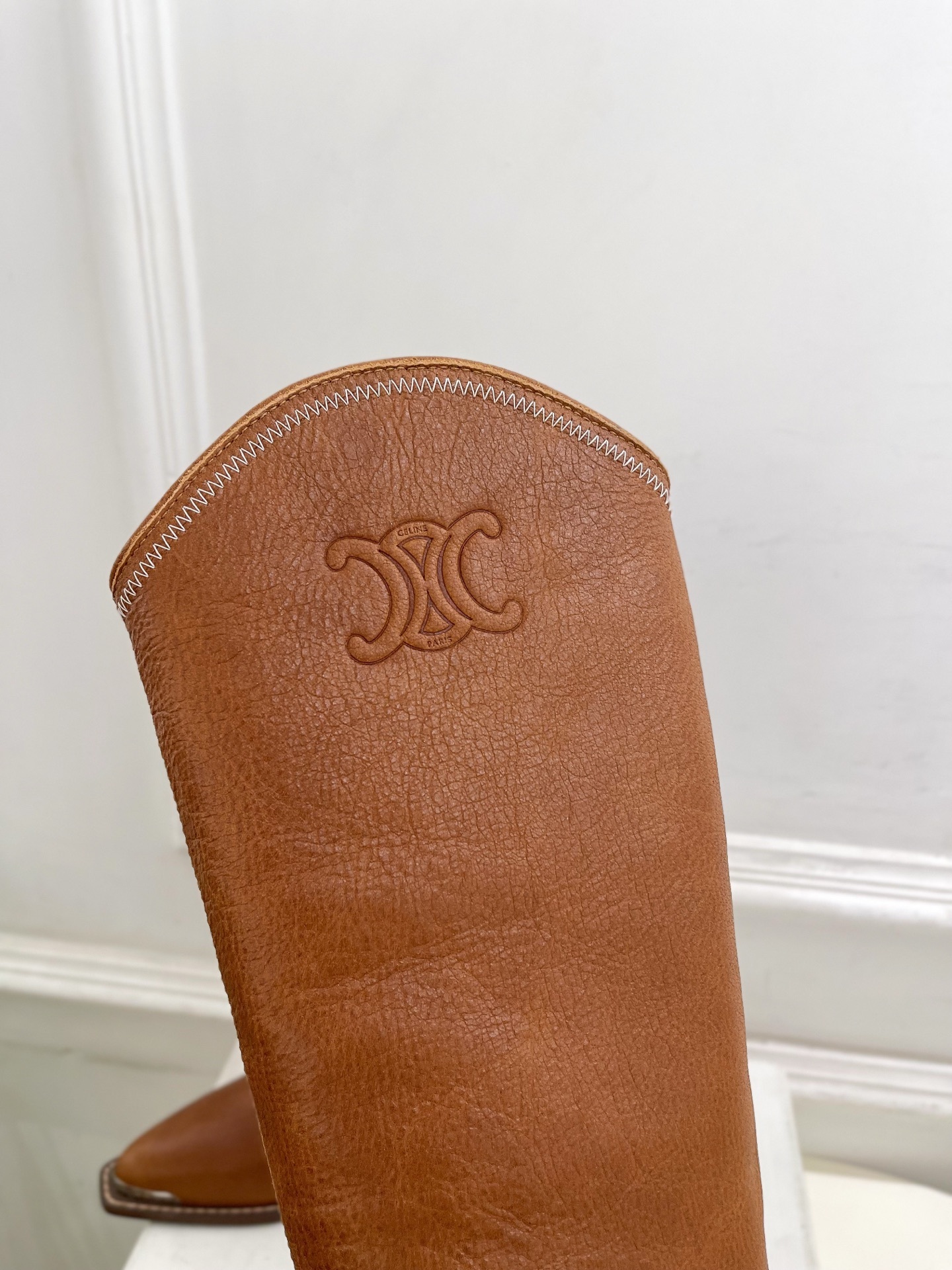 CELINE | 赛琳 25𝐬𝐬 💛2025秋冬新品 复古金属头西部粗跟长靴上新!🔜BS 这一季的赛琳真