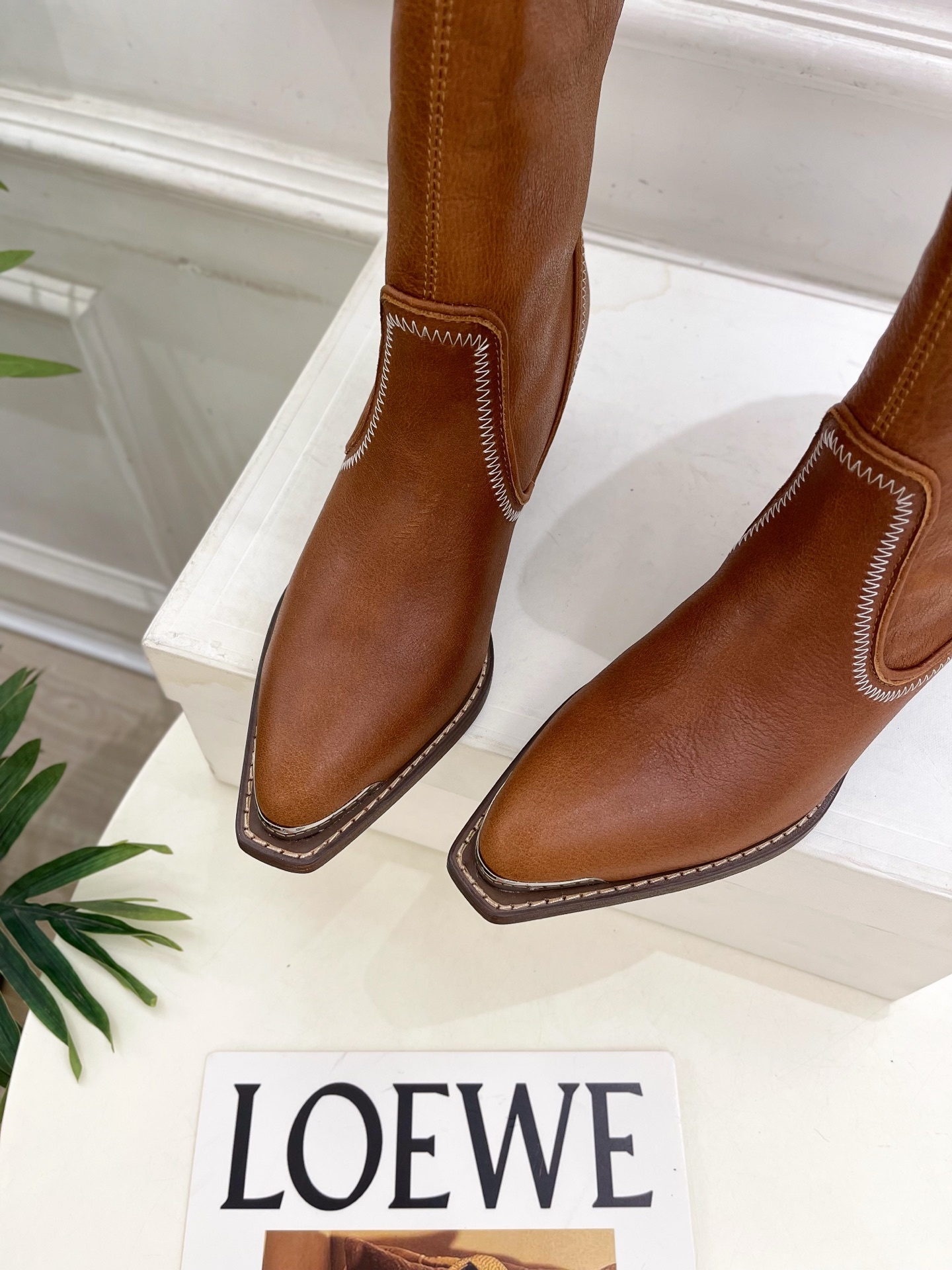 CELINE | 赛琳 25𝐬𝐬 💛2025秋冬新品 复古金属头西部粗跟长靴上新!🔜BS 这一季的赛琳真