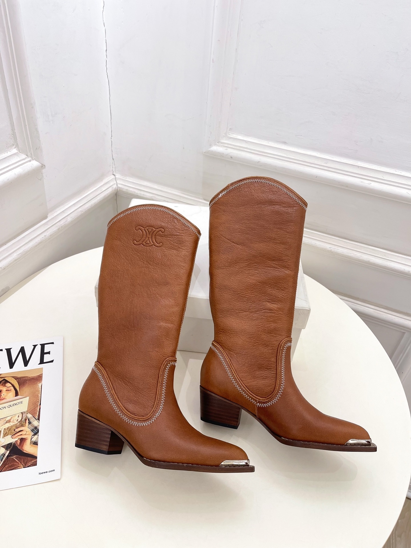 CELINE | 赛琳 25𝐬𝐬 💛2025秋冬新品 复古金属头西部粗跟长靴上新!🔜BS 这一季的赛琳真
